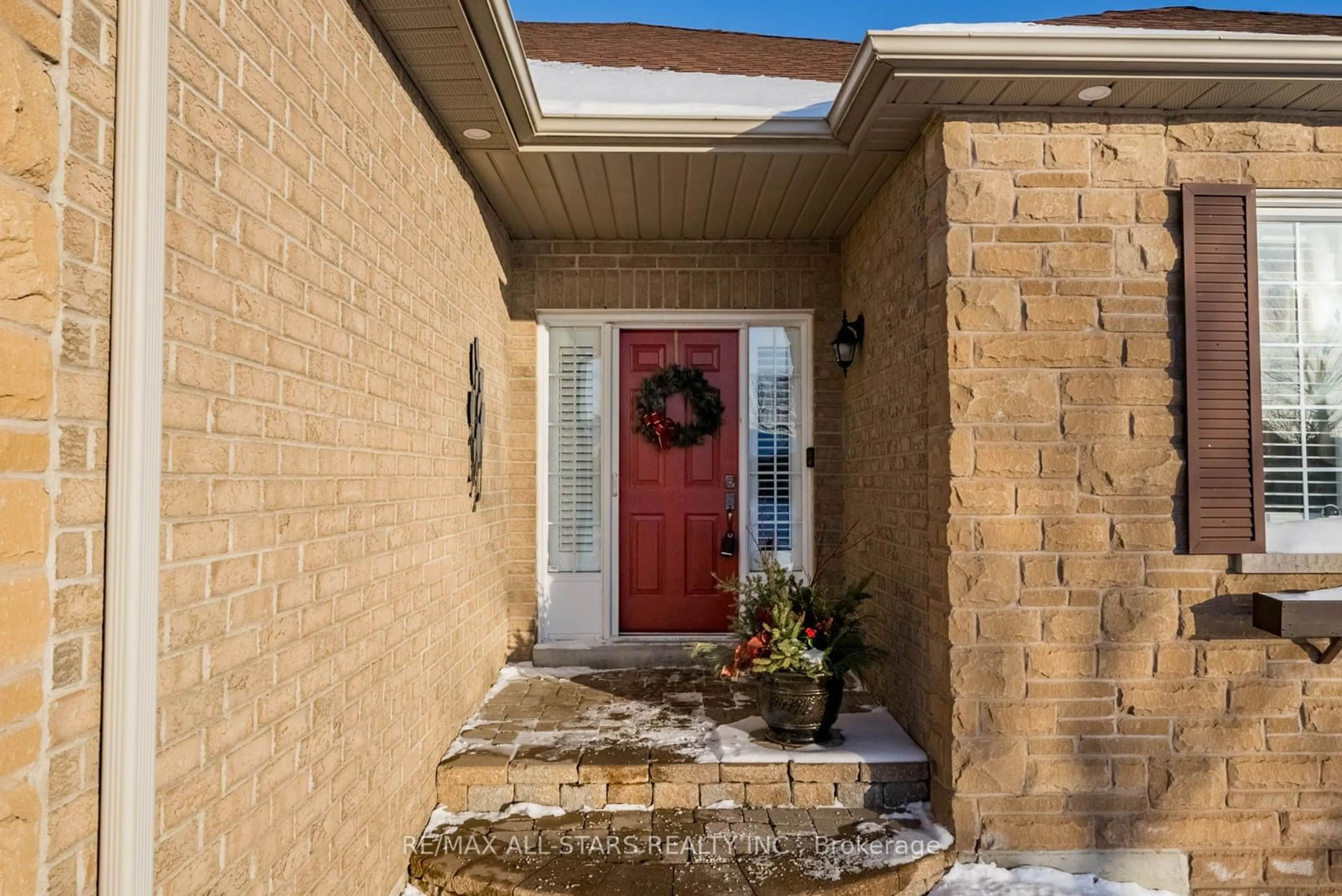 Indoor entryway for 22 Crescent Moon Lane, Kawartha Lakes Ontario L0C 1G0