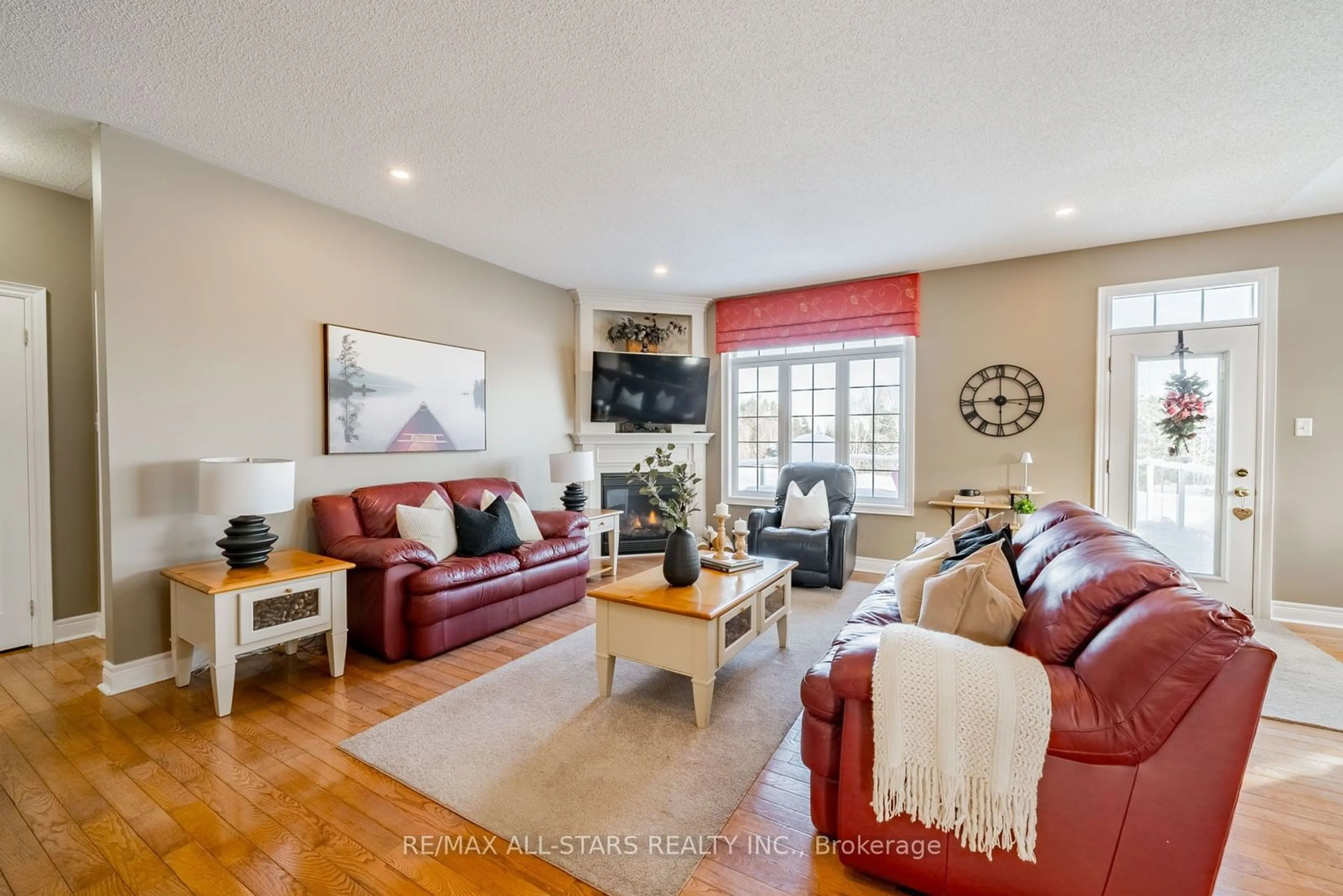 Living room with furniture, unknown for 22 Crescent Moon Lane, Kawartha Lakes Ontario L0C 1G0