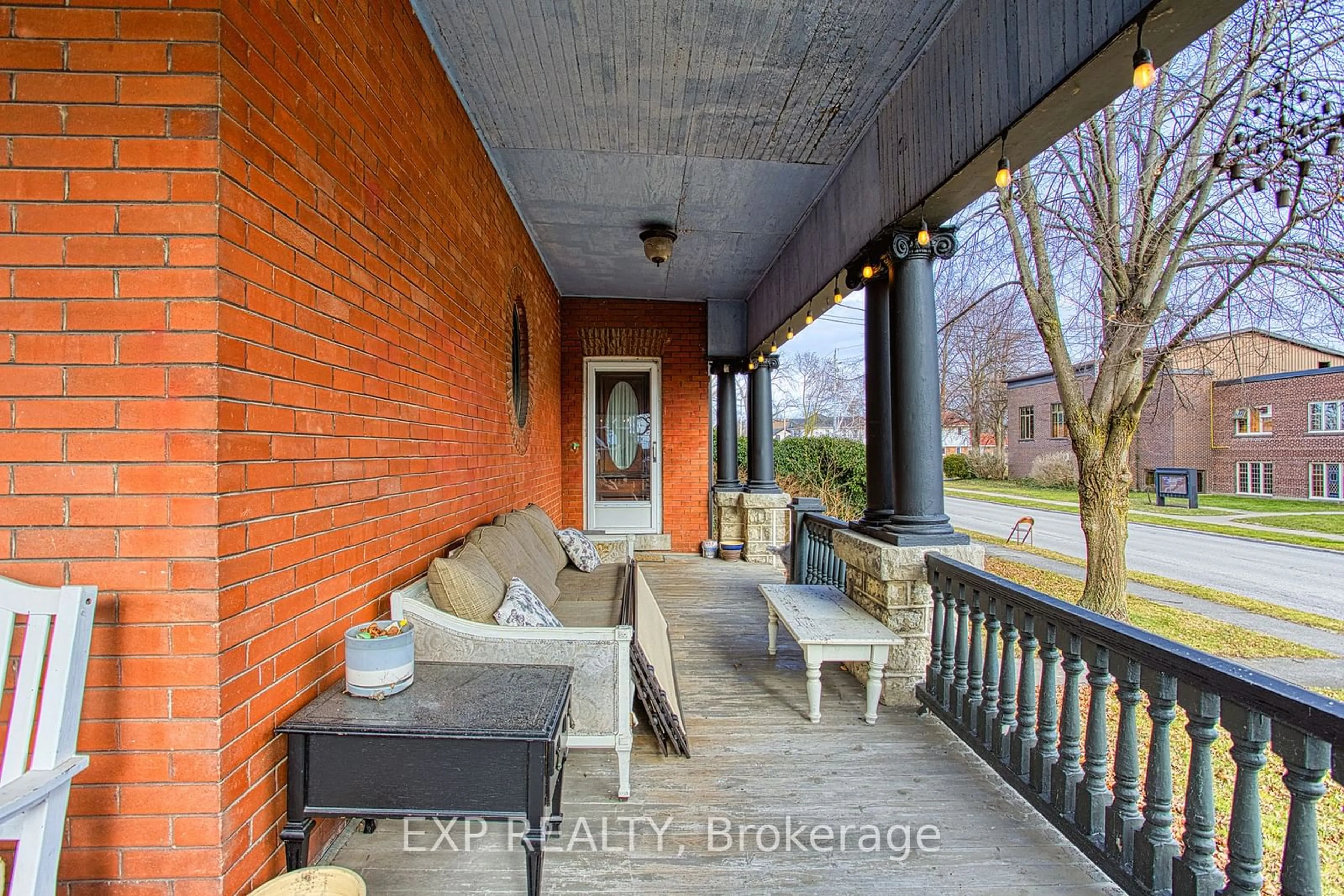 Patio, street for 225 Broad St, Haldimand Ontario N1A 1G1