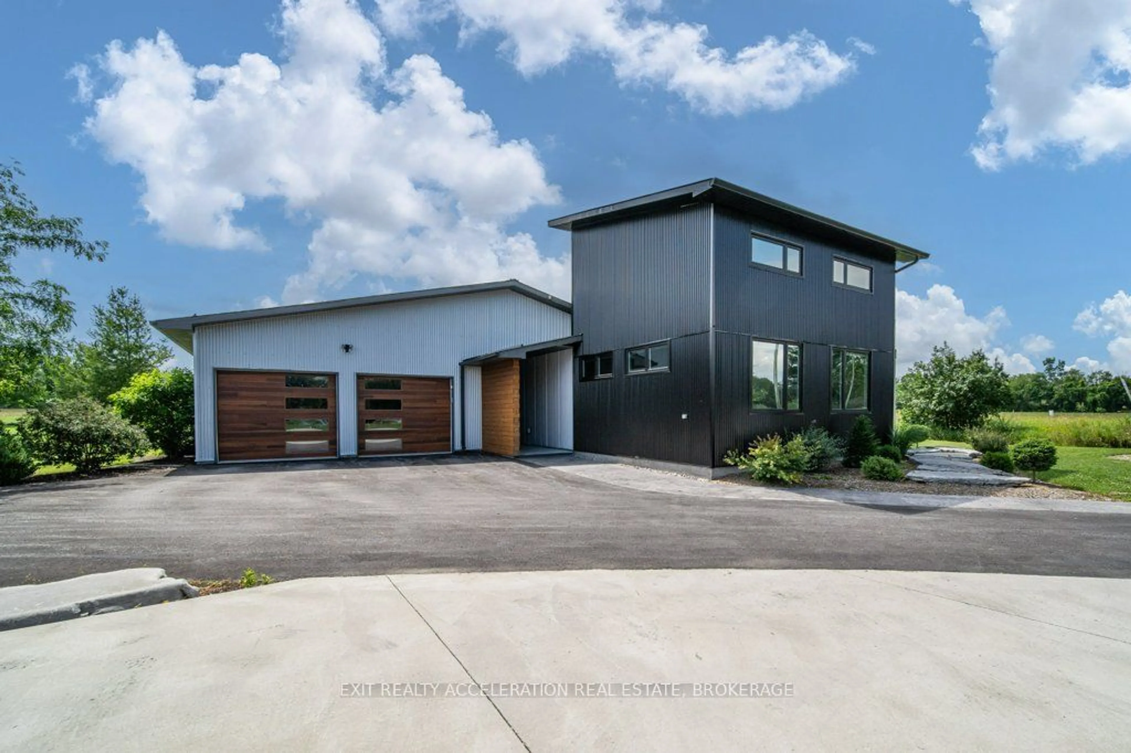 Indoor garage for 1610 County Road 15, Prince Edward County Ontario K0K 1W0