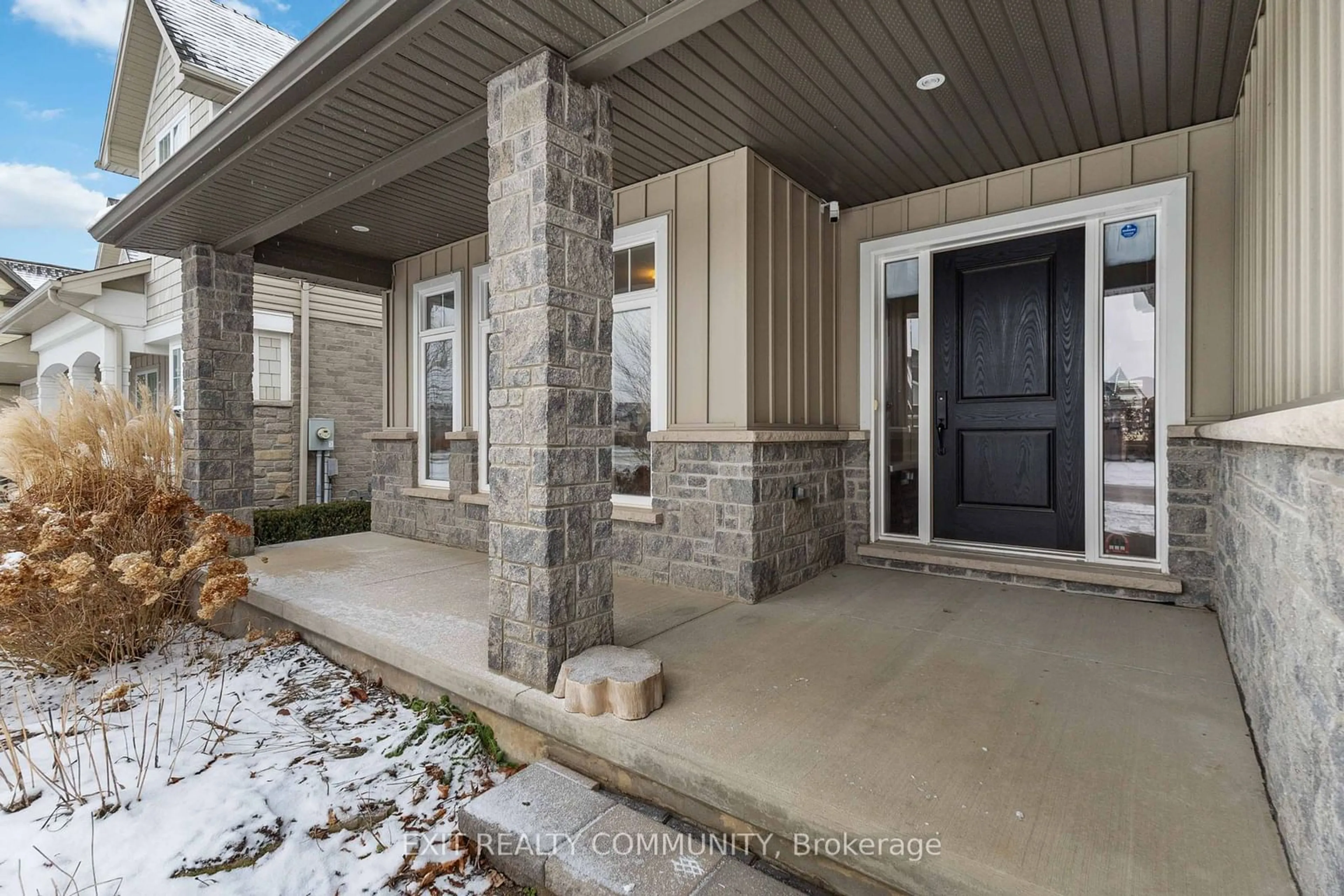 Indoor entryway for 414 Darcy Dr, Strathroy-Caradoc Ontario N7G 0A4