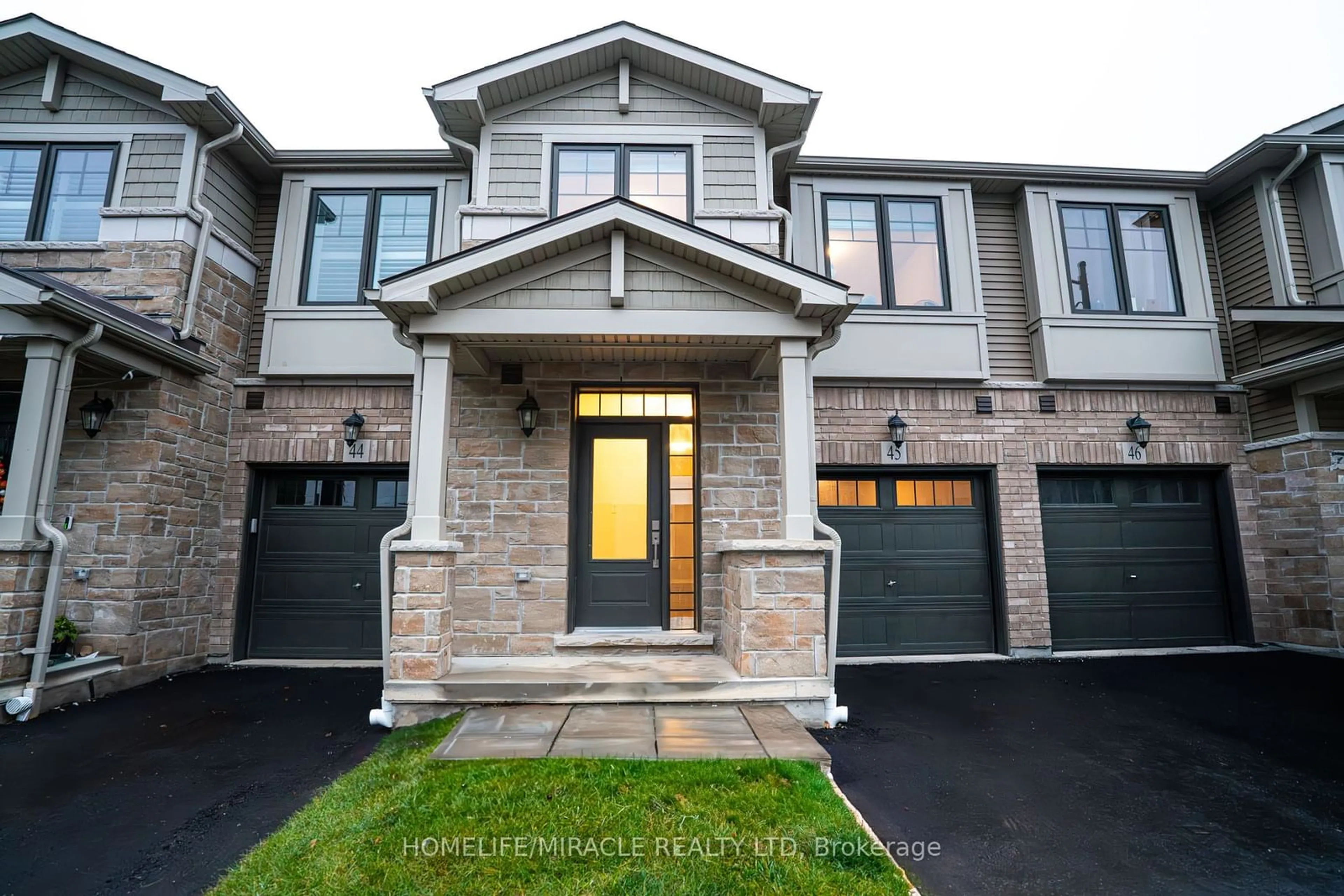 Home with brick exterior material, street for 100 Hollywood Crt #45, Cambridge Ontario N1R 0C5