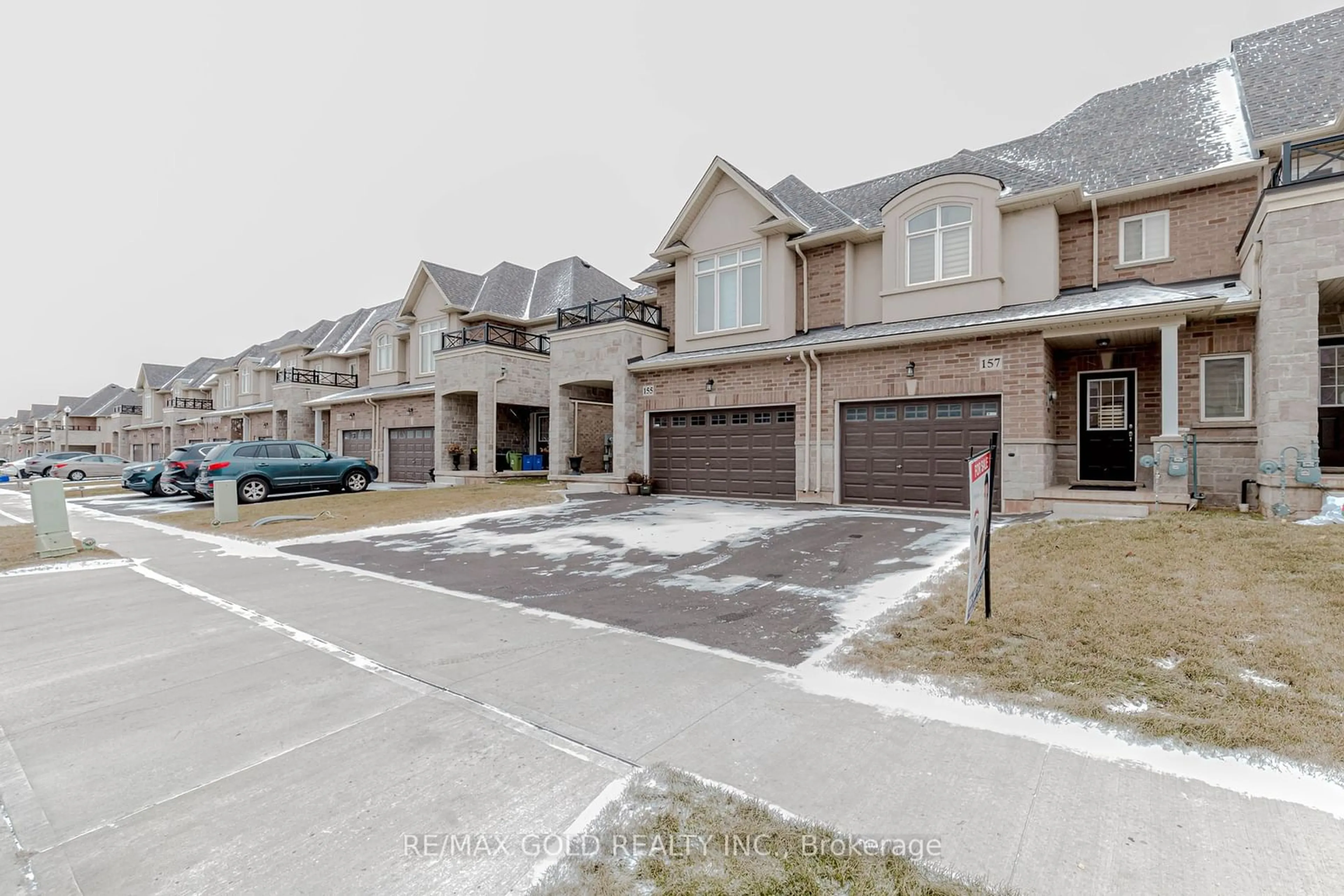 A pic from outside/outdoor area/front of a property/back of a property/a pic from drone, street for 157 Sonoma Lane, Hamilton Ontario L8E 0J9