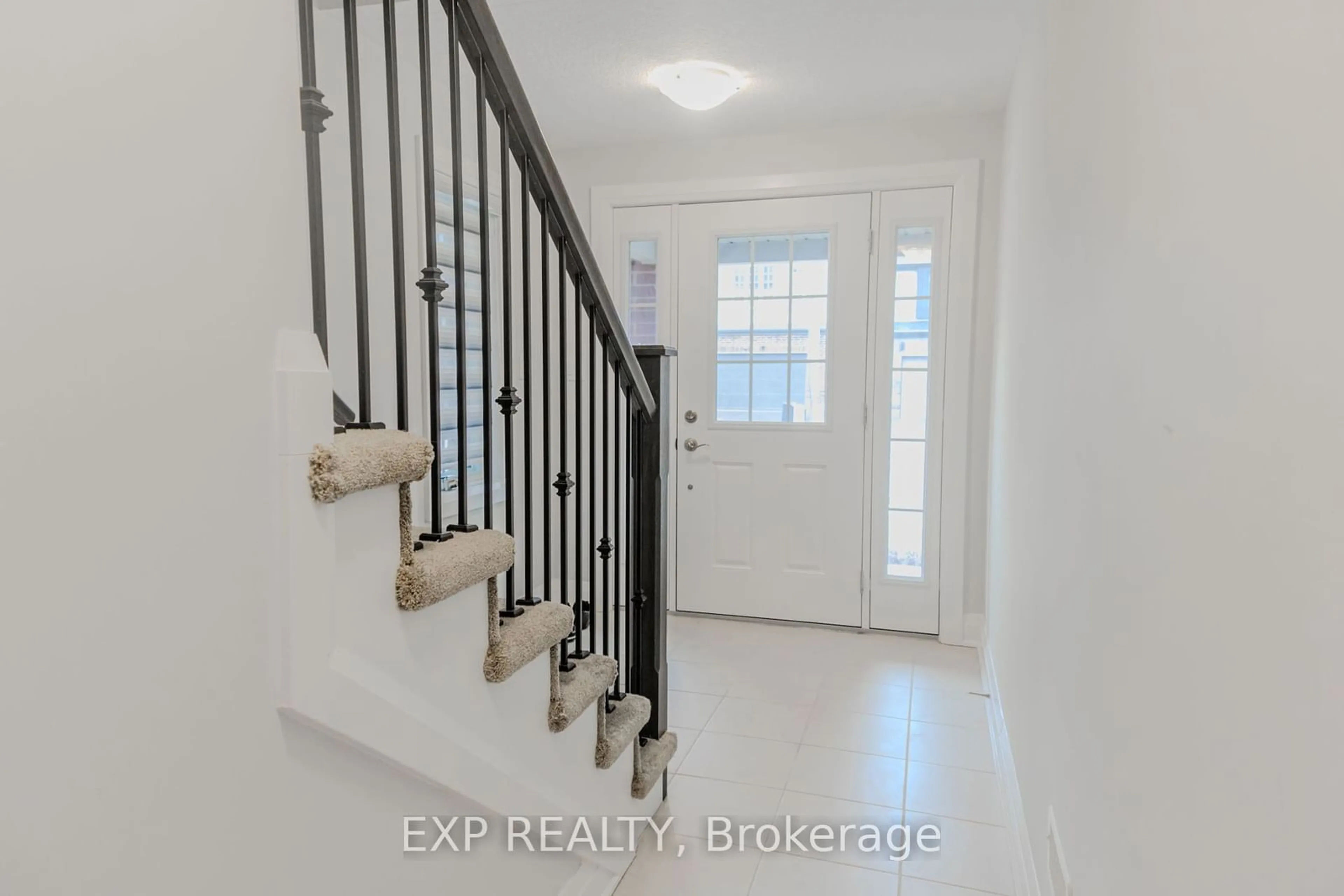 Indoor entryway for 241 Raspberry Pl, Waterloo Ontario N2V 0H3