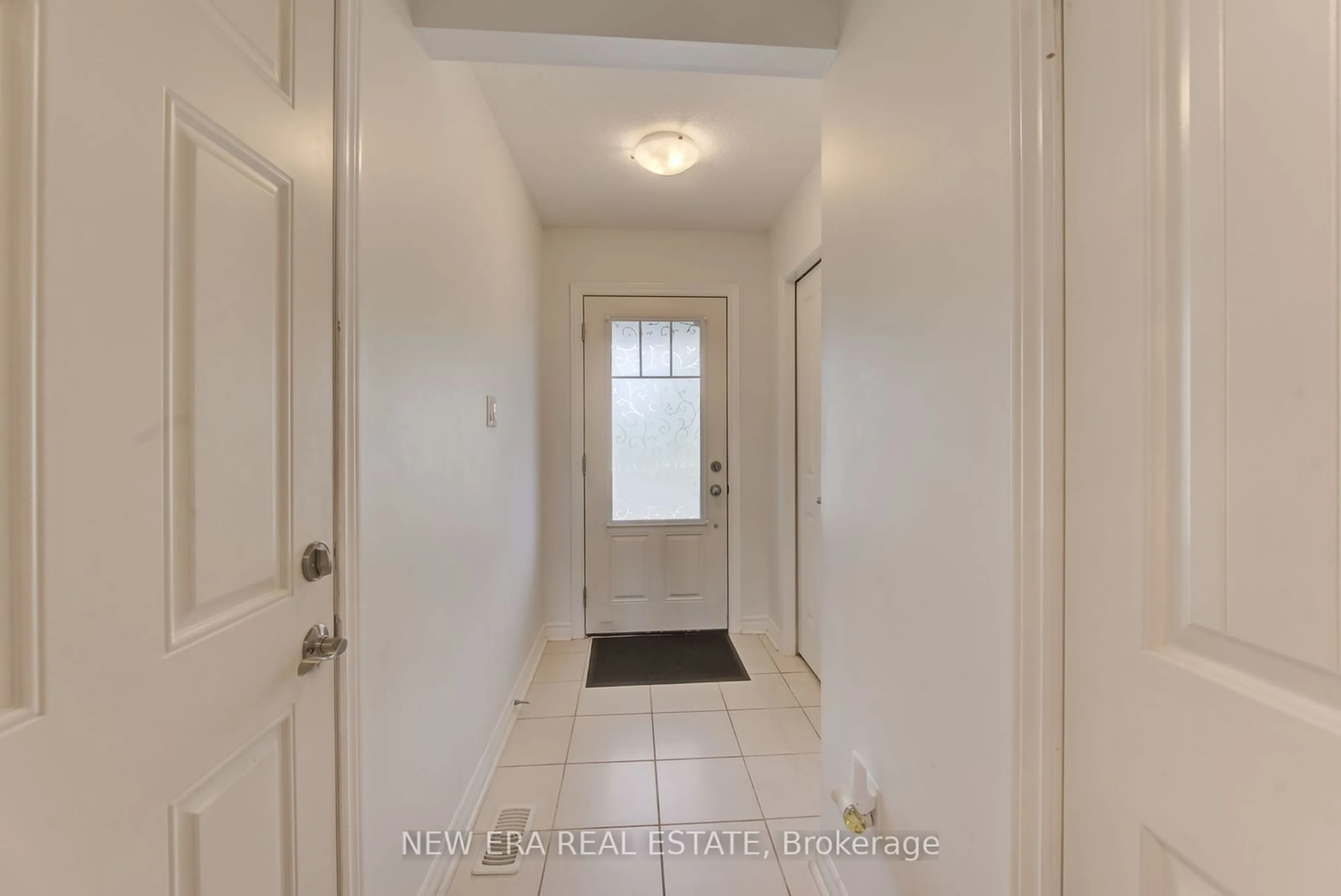 Indoor entryway for 34 Arlington Cres, Guelph Ontario N1L 0L1