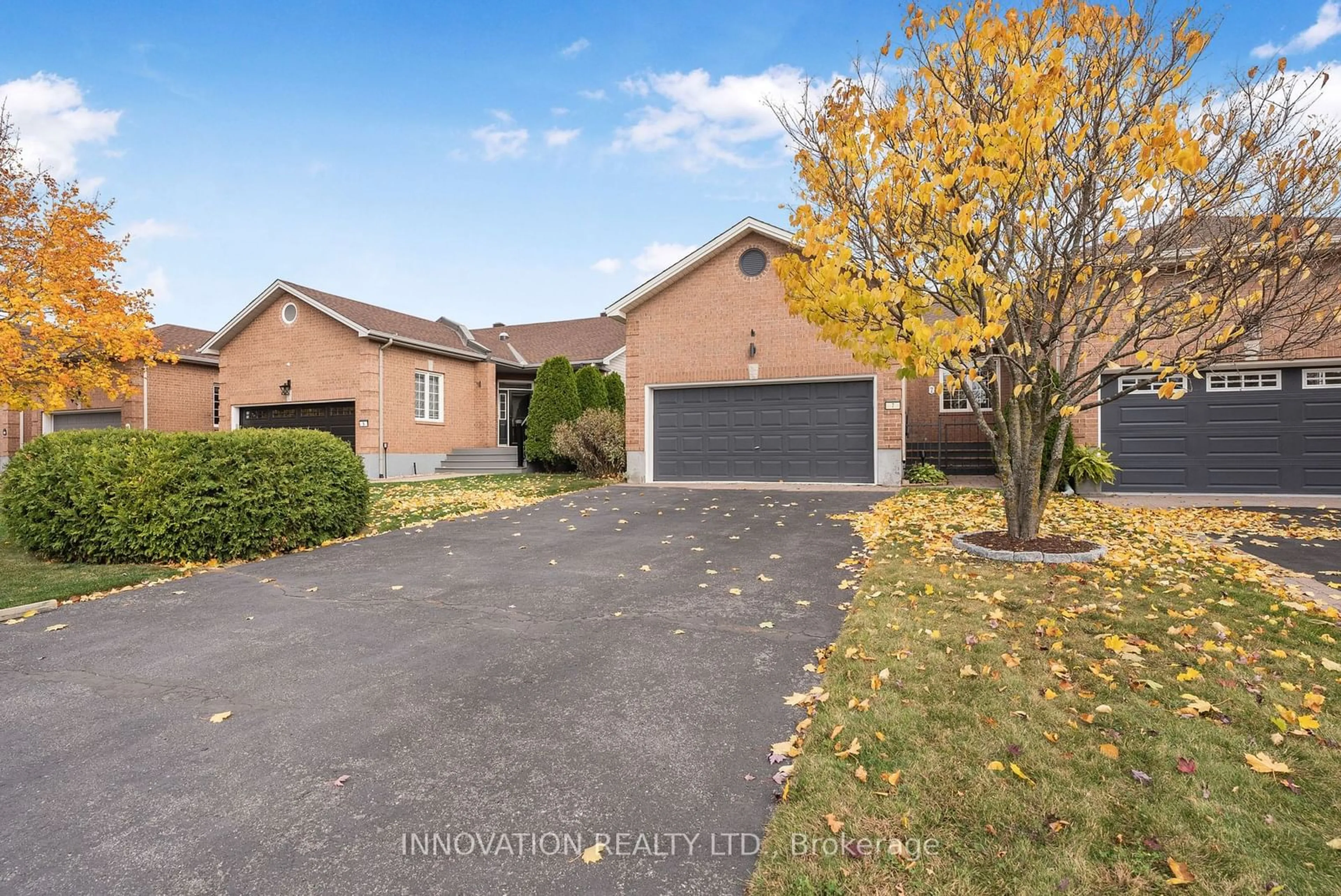 A pic from outside/outdoor area/front of a property/back of a property/a pic from drone, street for 7 Eileen Cres, Stittsville - Munster - Richmond Ontario K2S 1M3