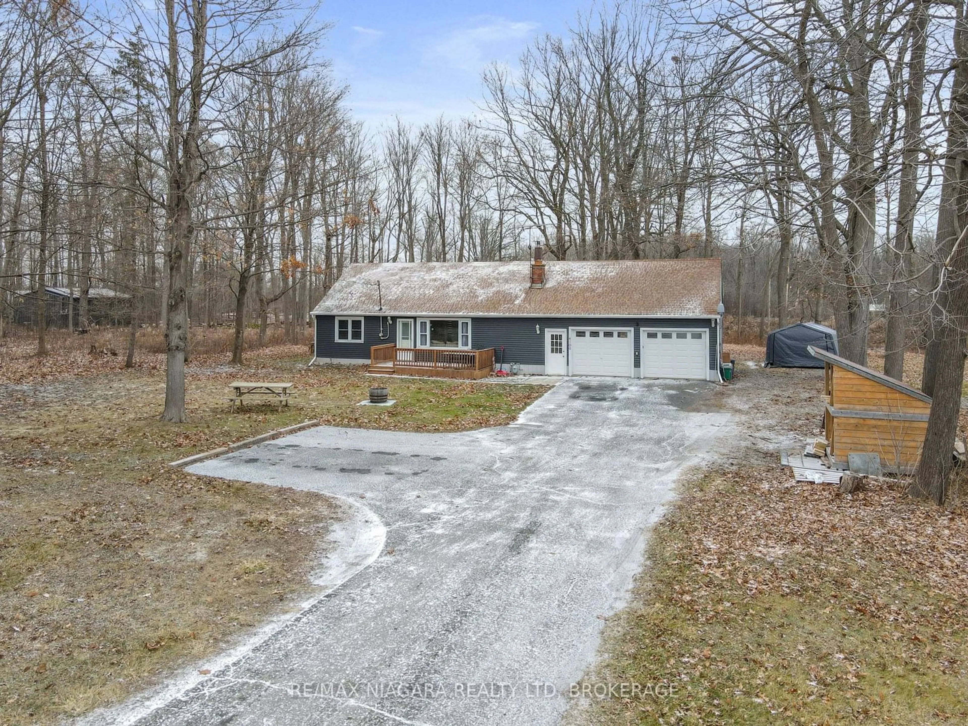 A pic from outside/outdoor area/front of a property/back of a property/a pic from drone, street for 4106 Garrison Rd, Fort Erie Ontario L0S 1N0