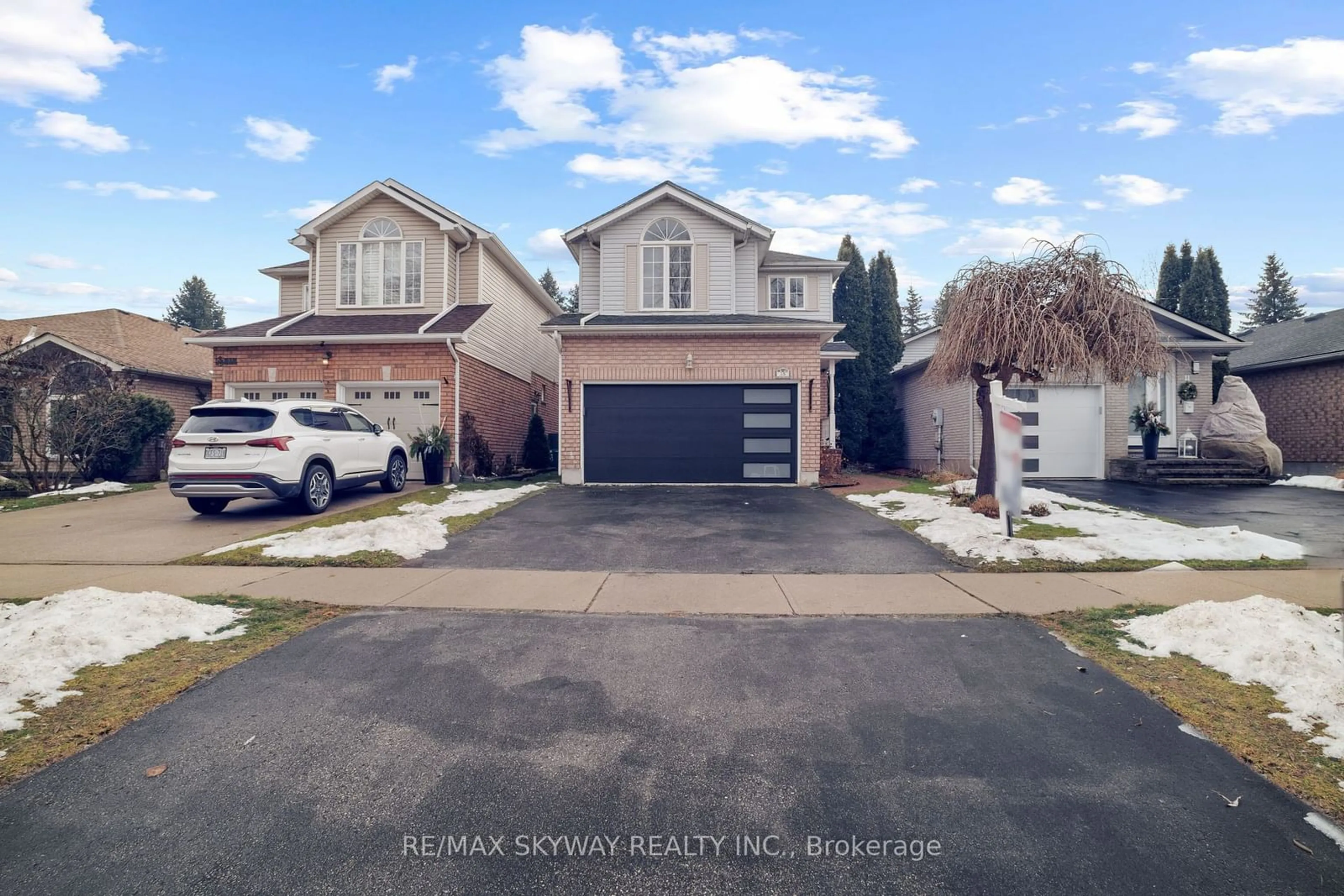 A pic from outside/outdoor area/front of a property/back of a property/a pic from drone, street for 15 Briarfield St, Kitchener Ontario N2A 4B6