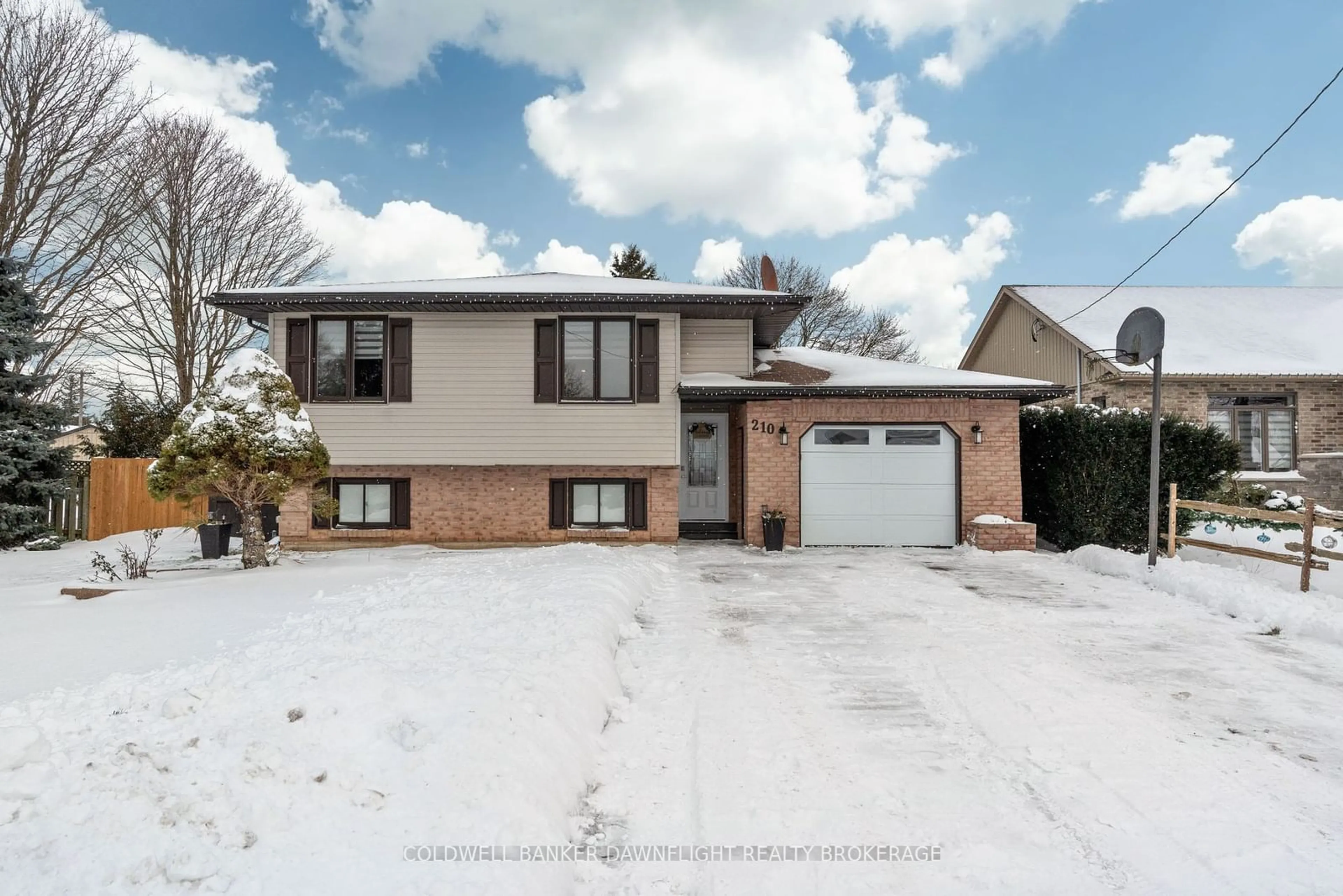 Home with vinyl exterior material, street for 210 Prince Arthur St, South Huron Ontario N0M 1K0