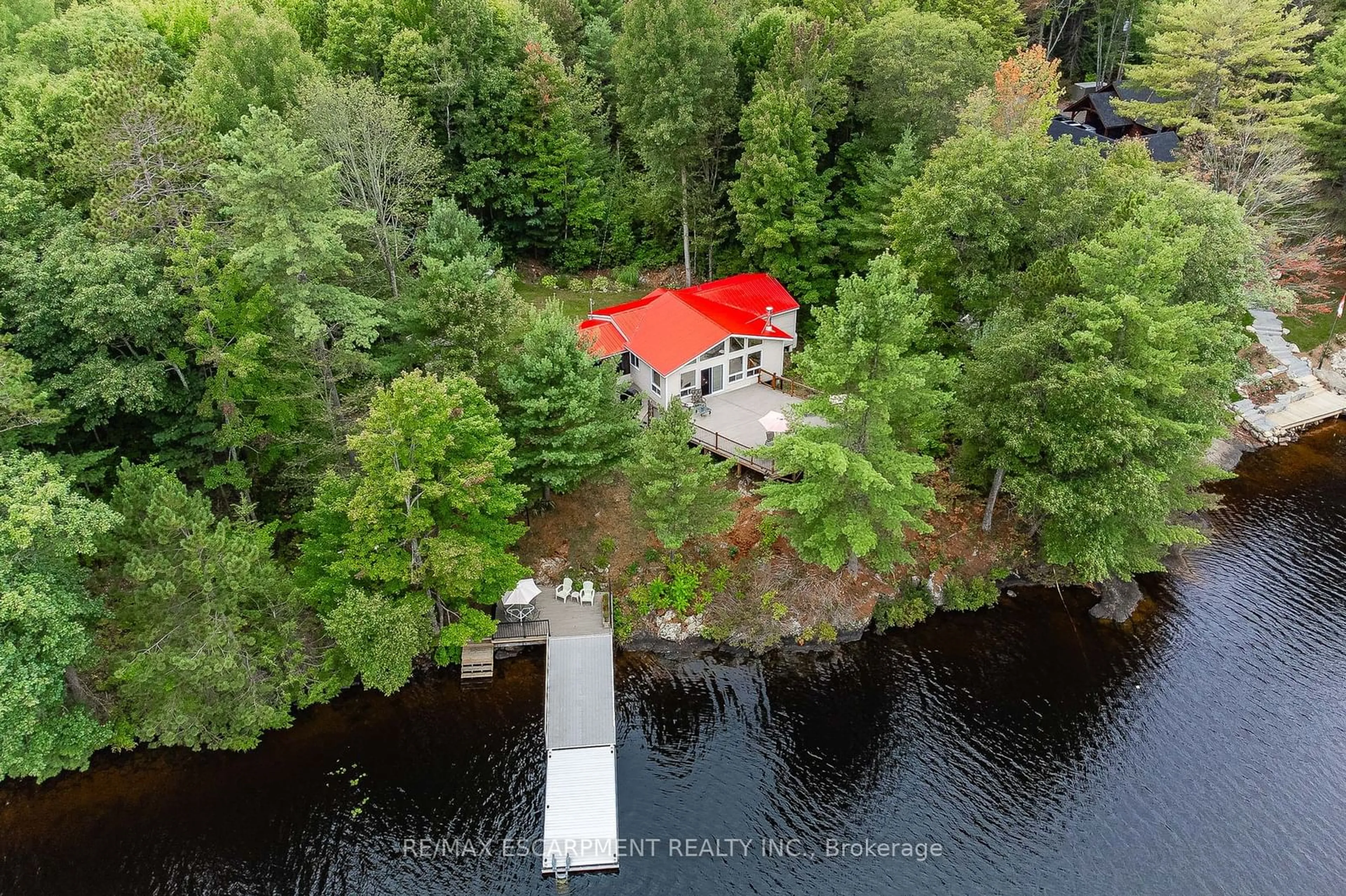 A pic from outside/outdoor area/front of a property/back of a property/a pic from drone, water/lake/river/ocean view for 1076 Thanksgiving Rock Way, Gravenhurst Ontario L0K 2B0