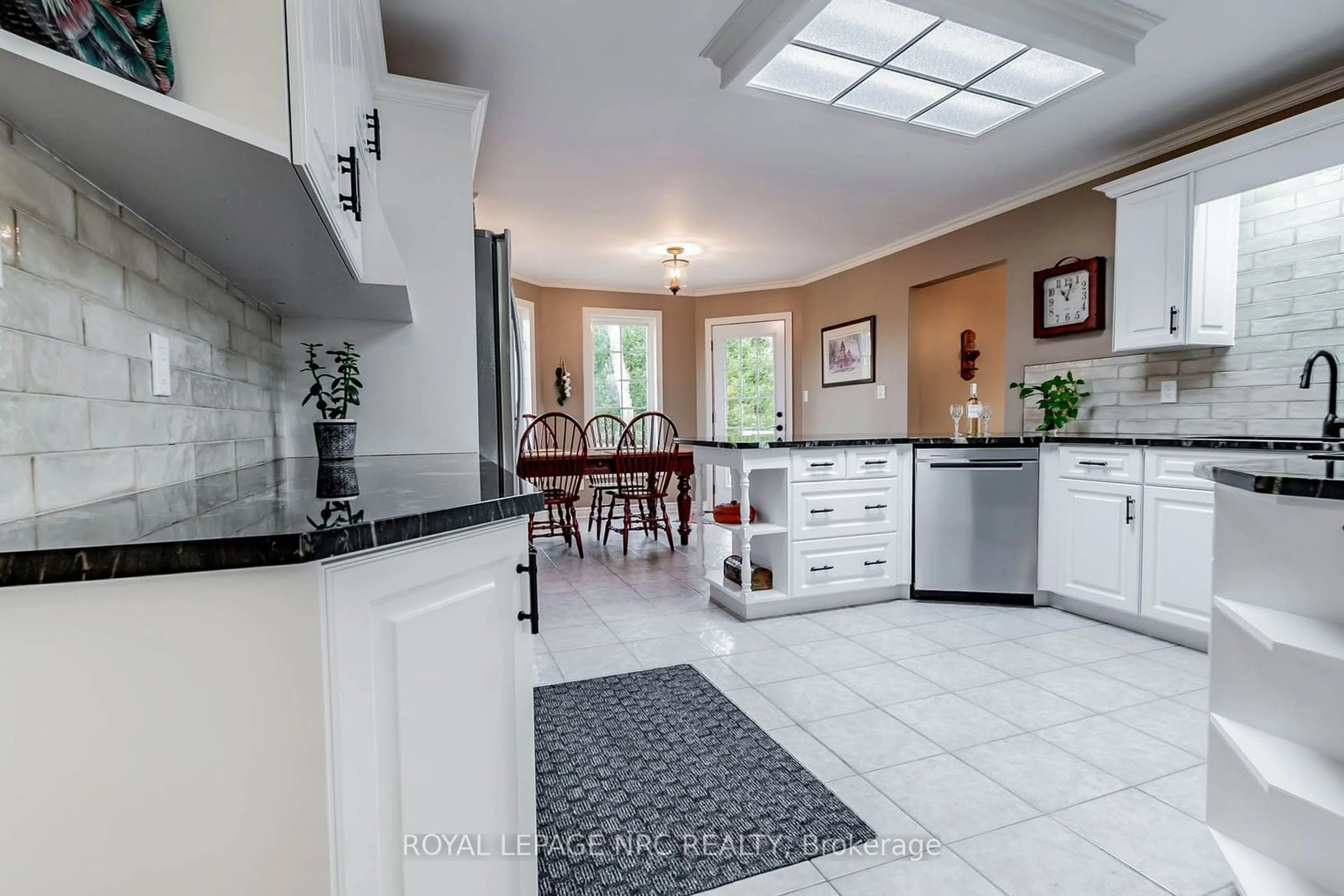 Open concept kitchen, ceramic/tile floor for 399 Canboro Rd, Pelham Ontario L0S 1M0