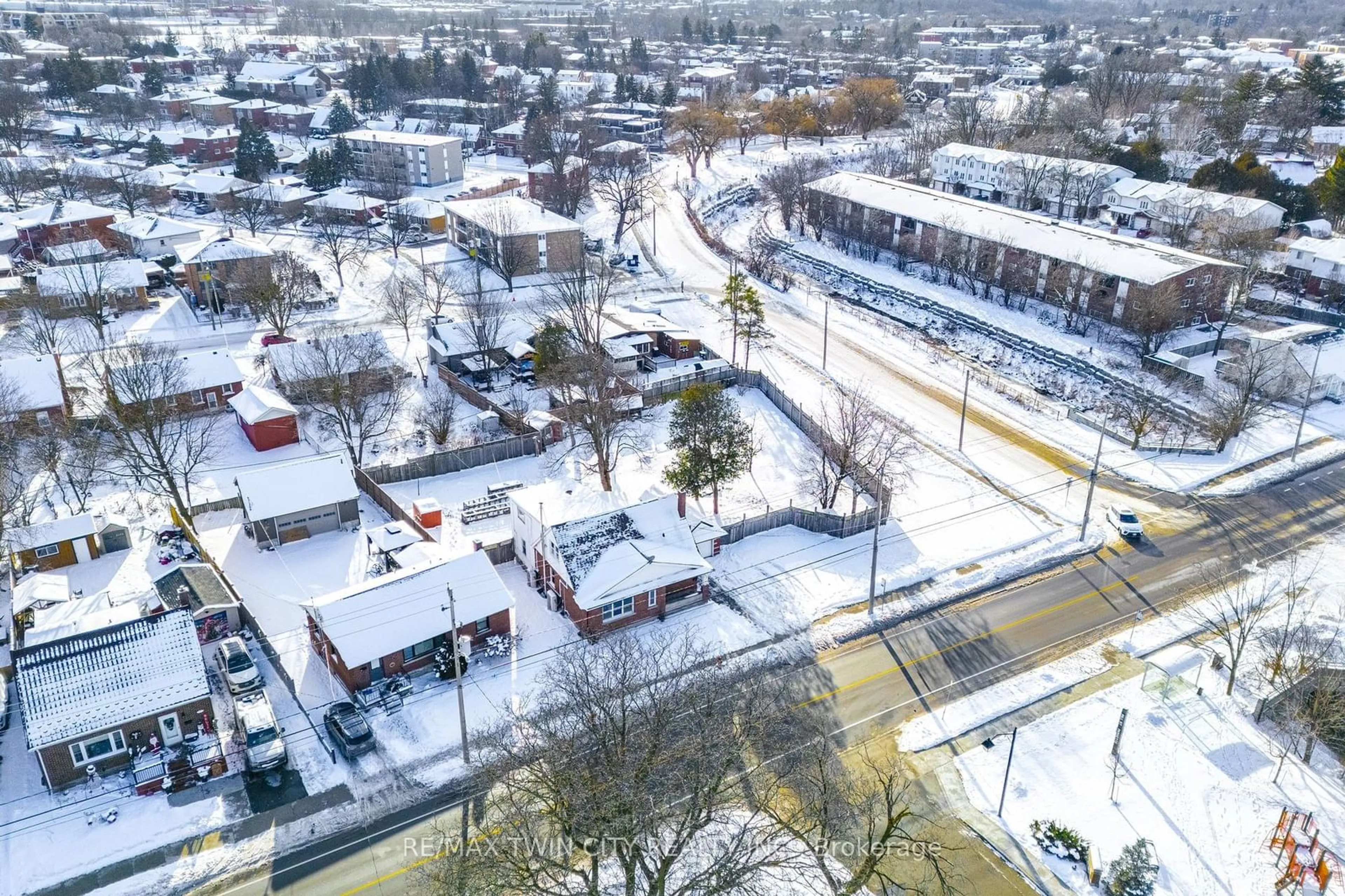 A pic from outside/outdoor area/front of a property/back of a property/a pic from drone, street for 349 Mill St, Kitchener Ontario N2M 3R9