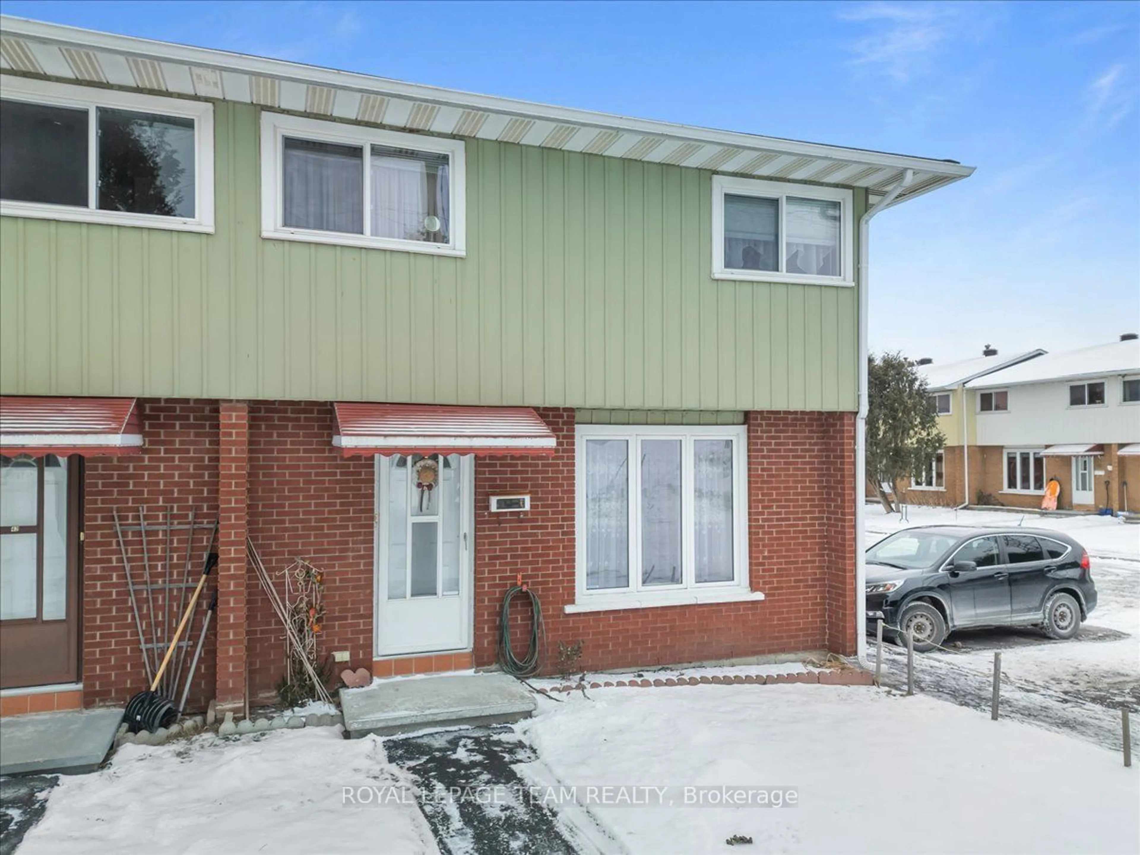 A pic from outside/outdoor area/front of a property/back of a property/a pic from drone, street for 1295 Ledbury Ave #40, Hunt Club - South Keys and Area Ontario K1V 6W6