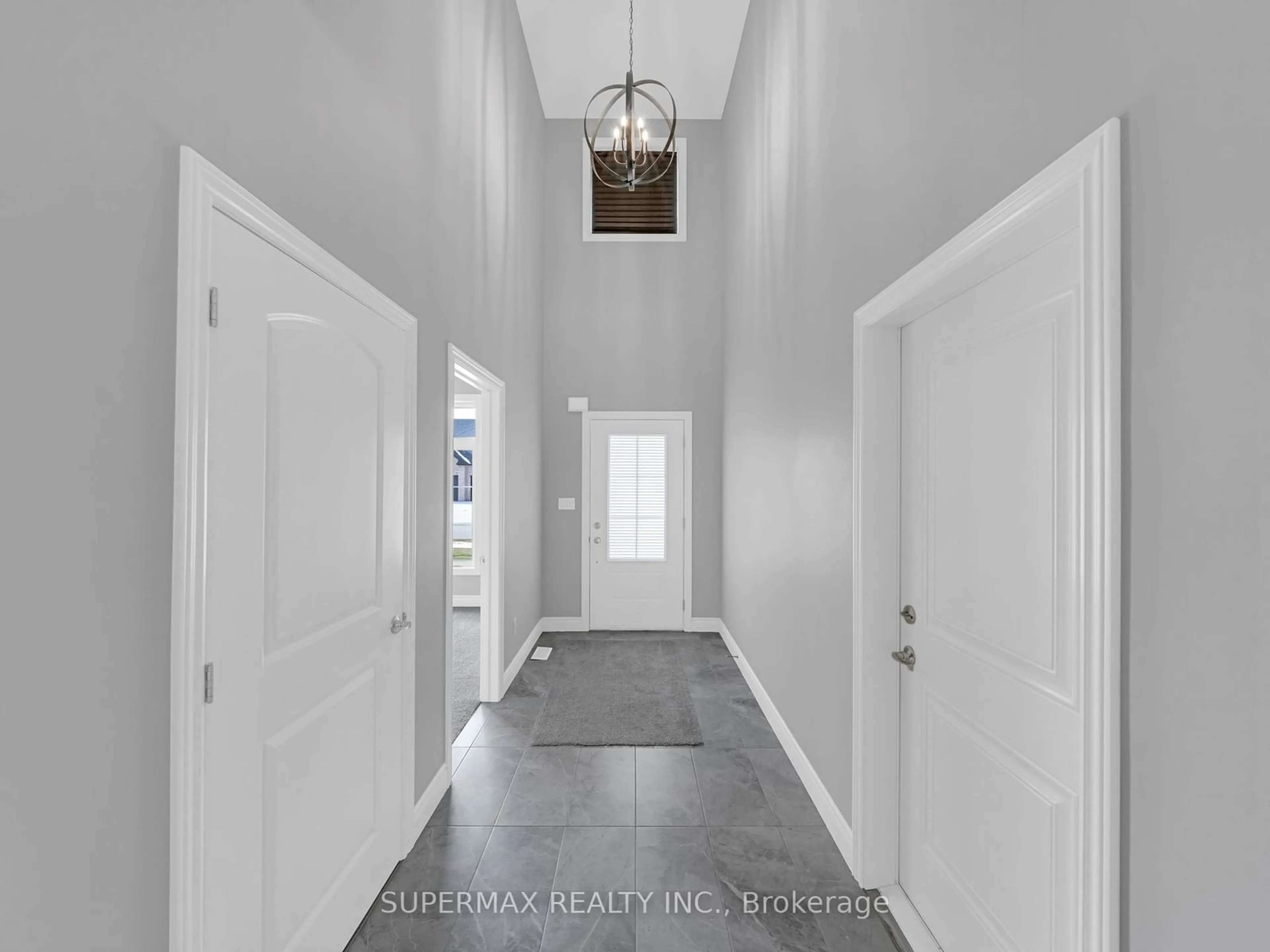 Indoor entryway for 610 Hacket Rd, Amherstburg Ontario N9V 2V6