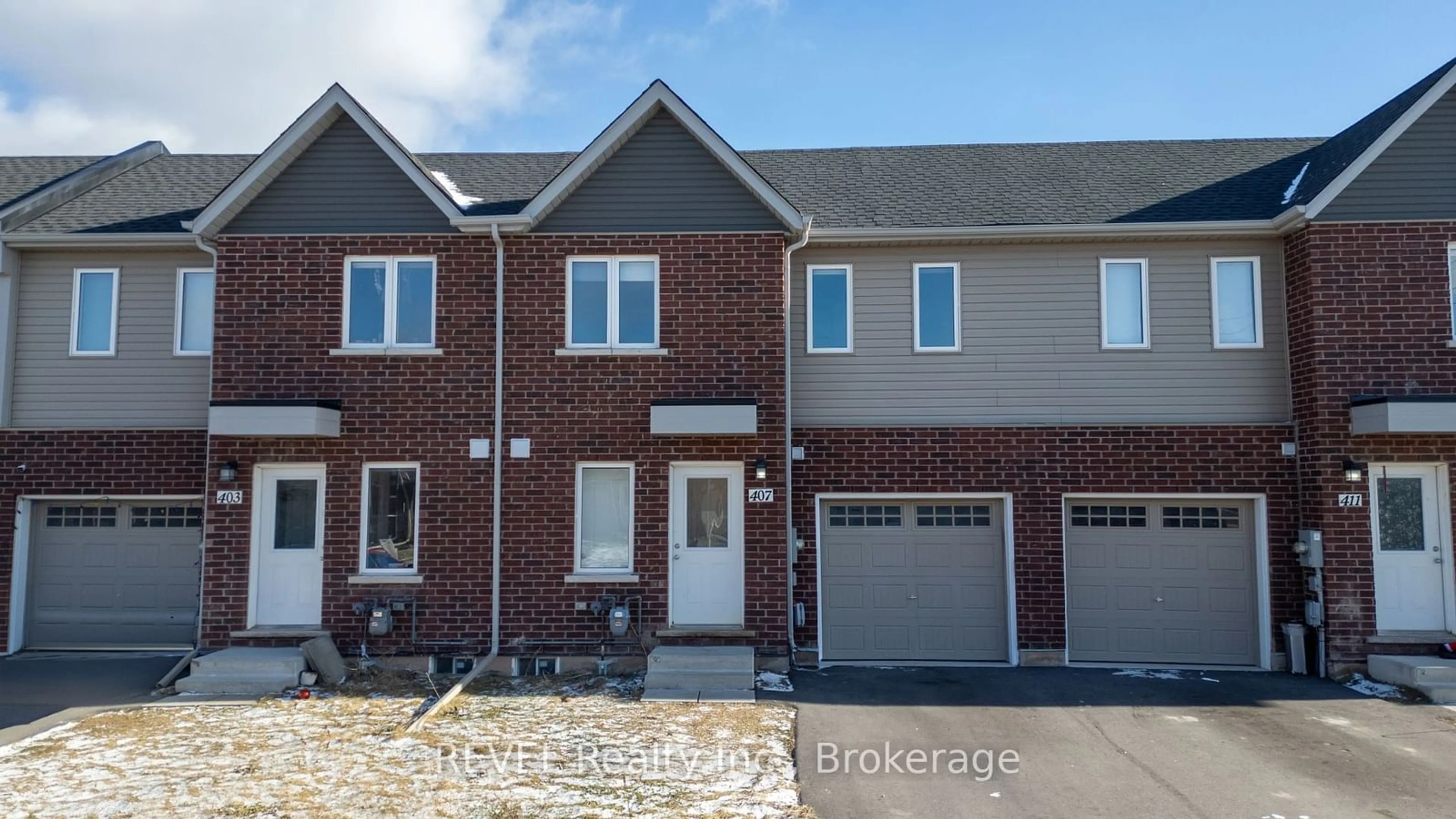 Home with brick exterior material, street for 407 Chaffey St, Welland Ontario L3B 0K5