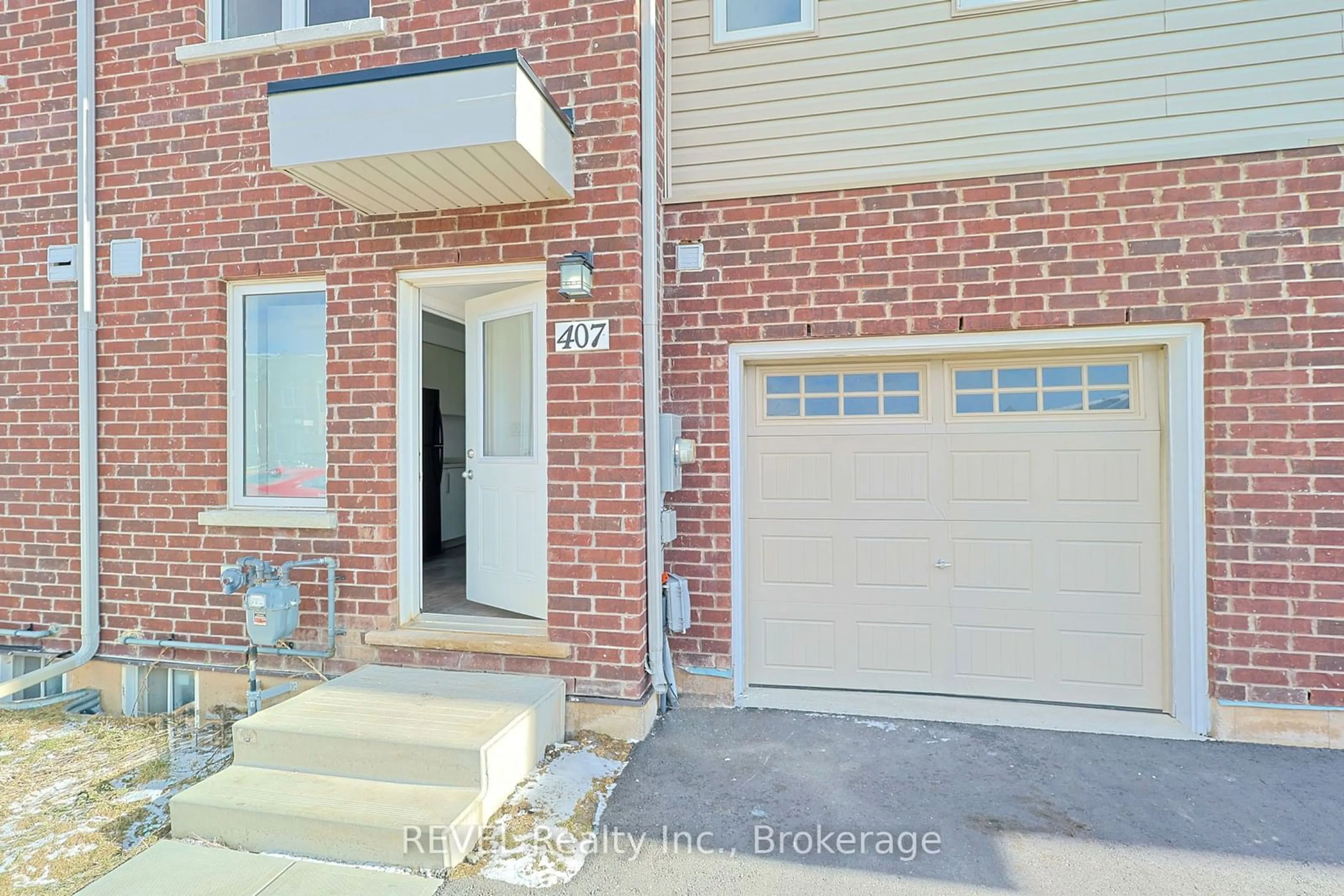 Unknown for 407 Chaffey St, Welland Ontario L3B 0K5