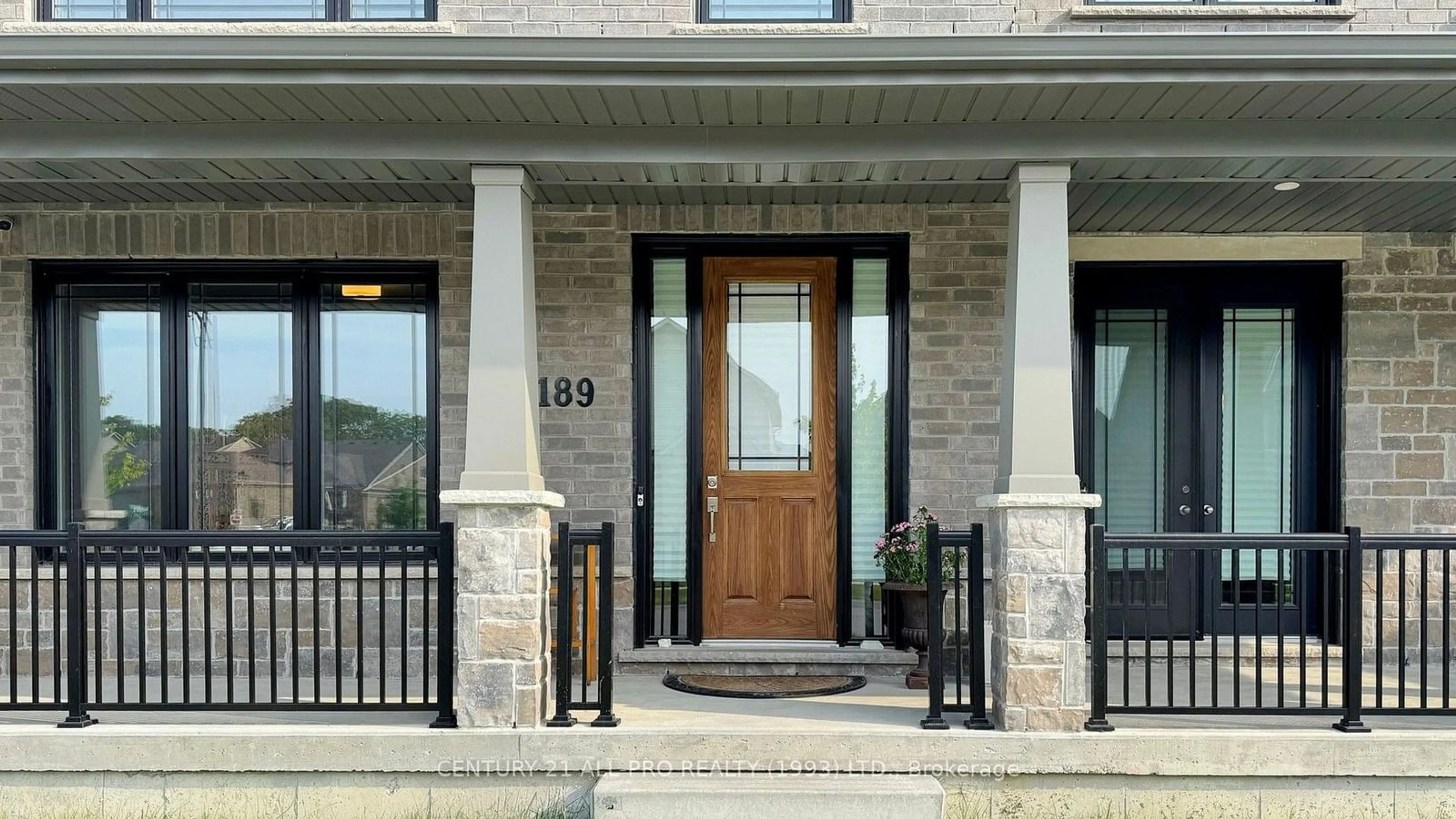 Indoor entryway for 189 Strachan St, Port Hope Ontario L1A 0E9