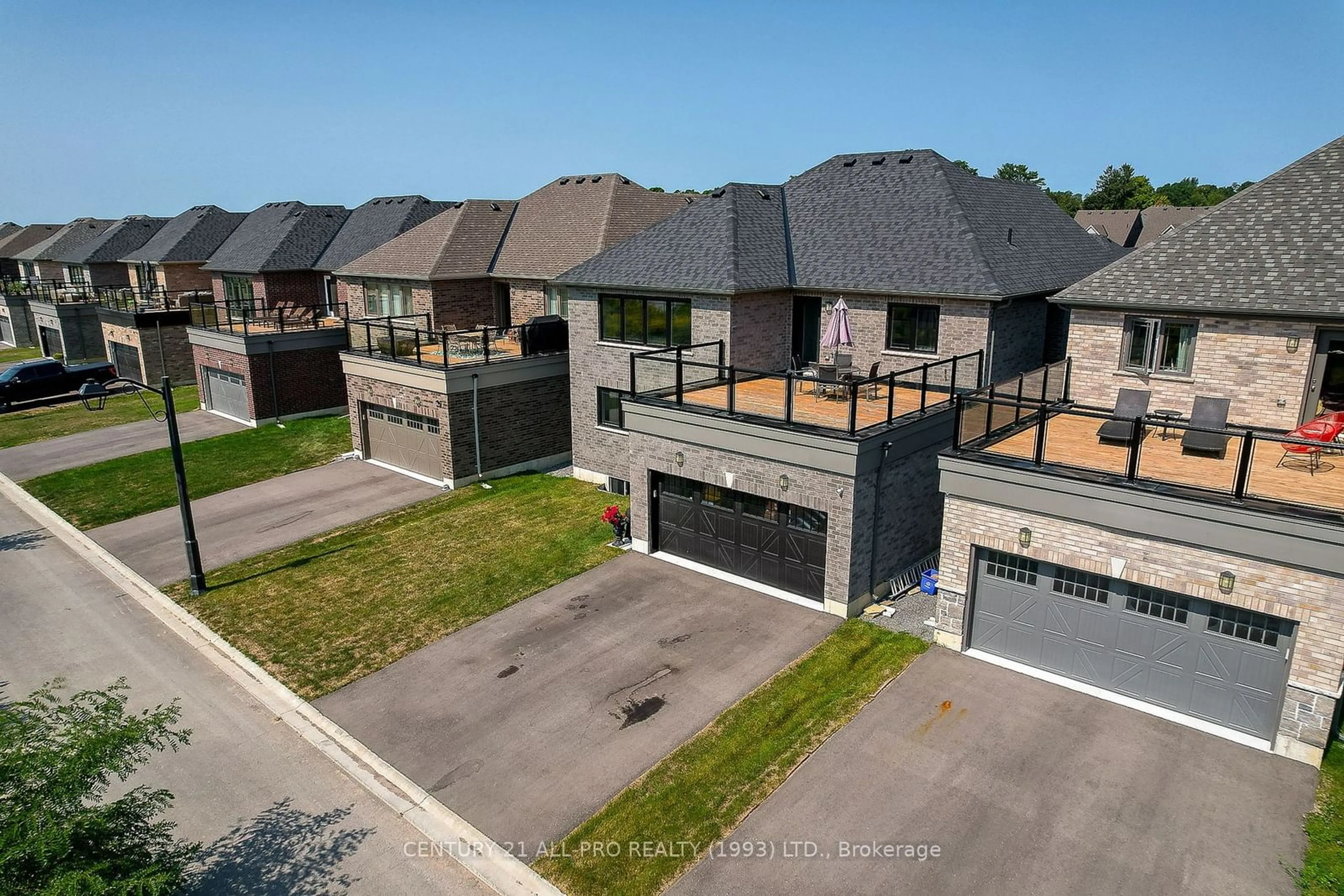 A pic from outside/outdoor area/front of a property/back of a property/a pic from drone, street for 189 Strachan St, Port Hope Ontario L1A 0E9