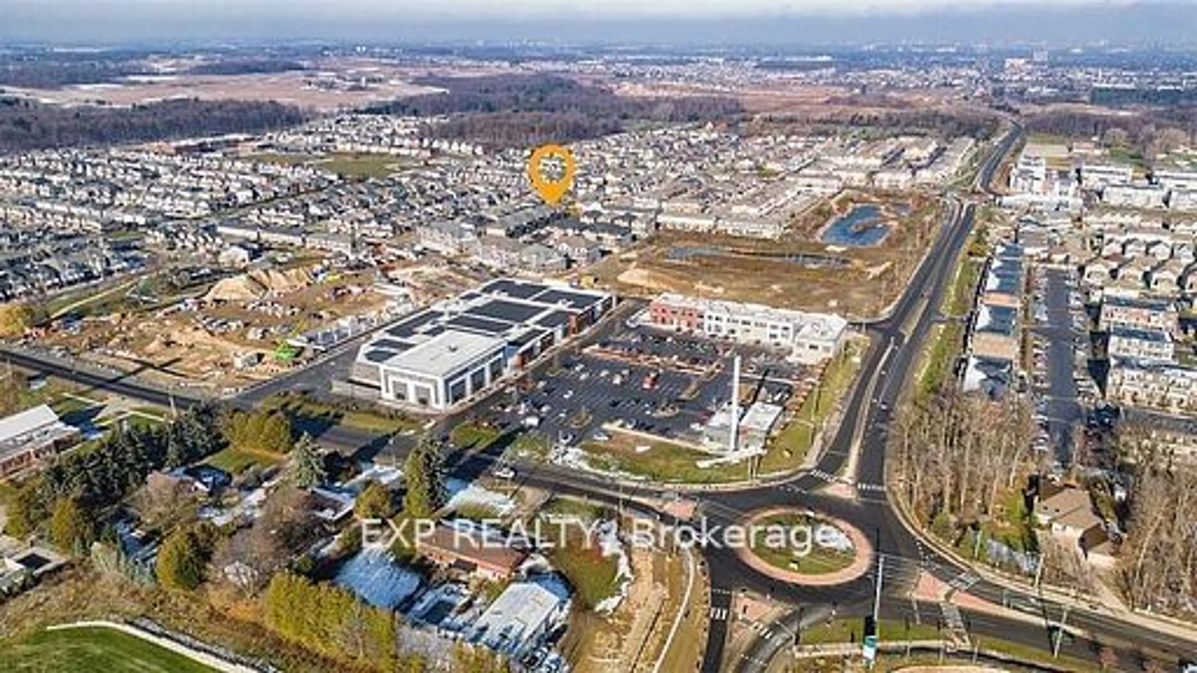 A pic from outside/outdoor area/front of a property/back of a property/a pic from drone, street for 205 West Oak Tr #40, Kitchener Ontario N2R 0R9