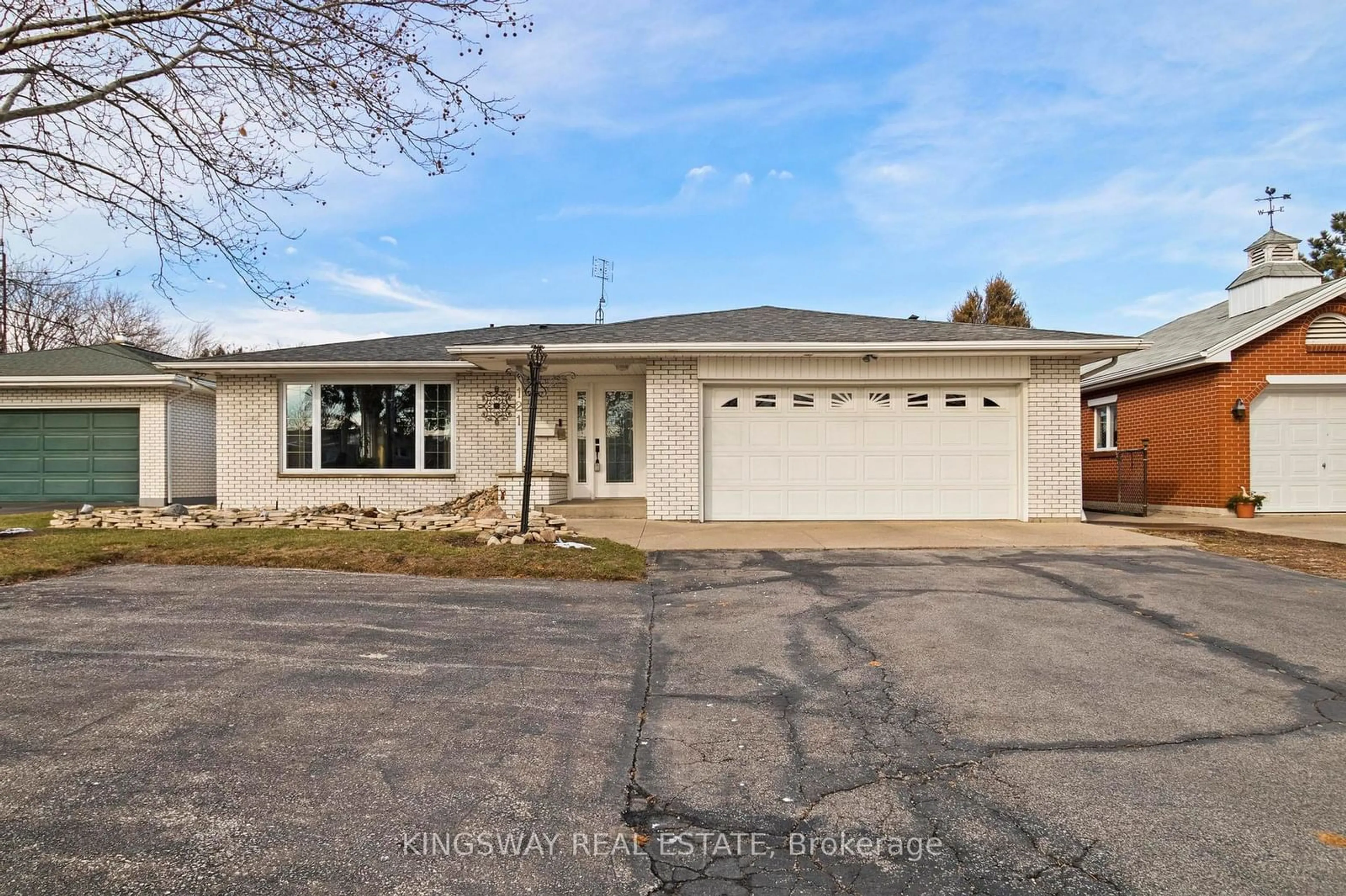 Unknown for 121 Oak St, Leamington Ontario N8H 2B8