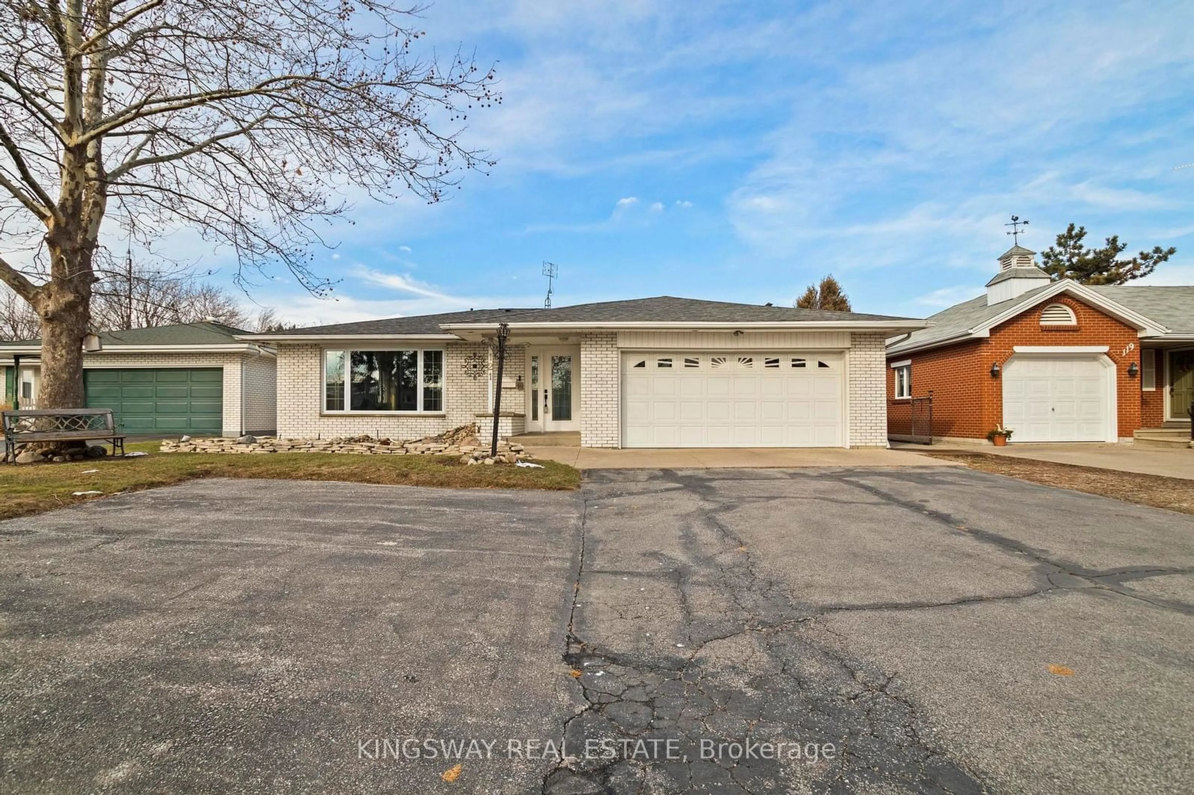 Unknown for 121 Oak St, Leamington Ontario N8H 2B8