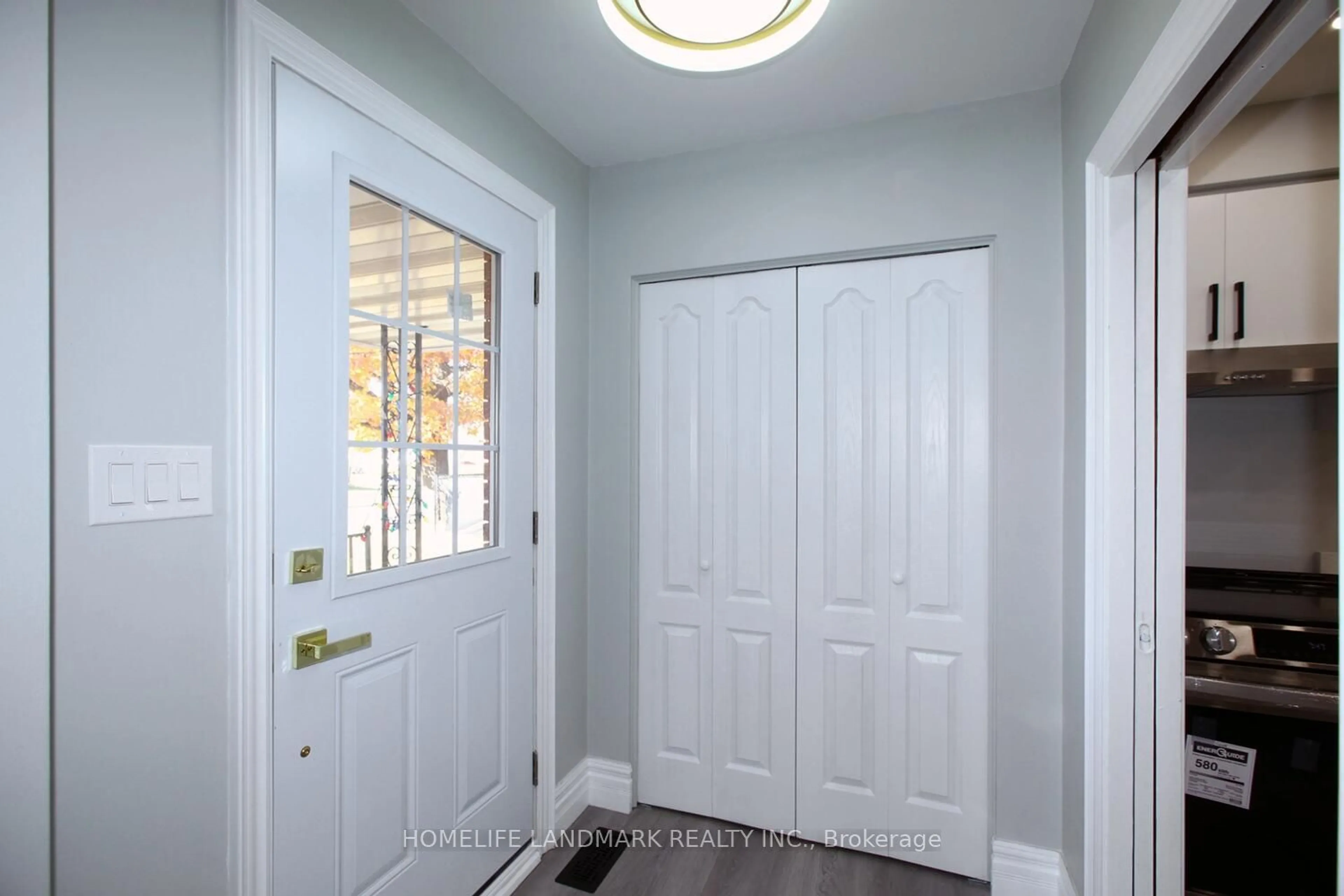 Indoor entryway for 45 Lorne Ave, Grimsby Ontario L3M 2H9