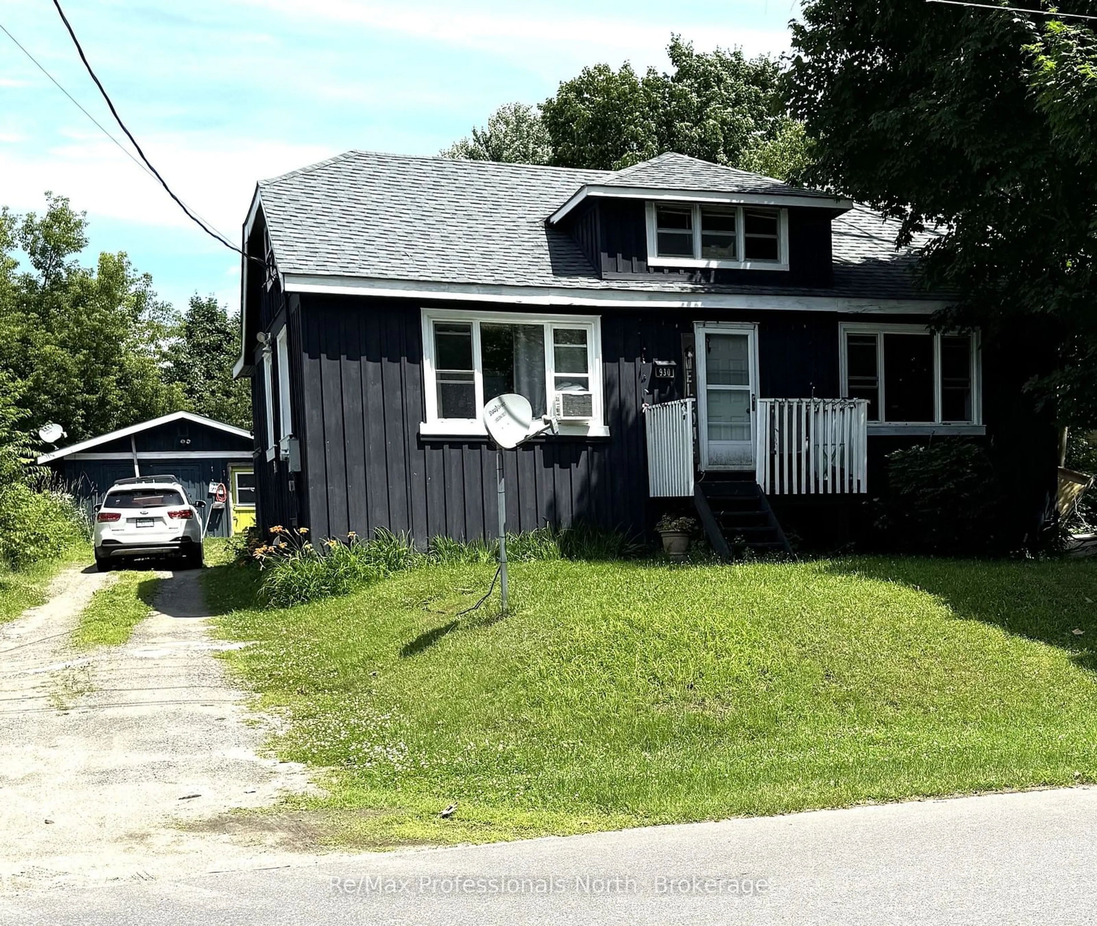 Unknown for 930 FIRST St, Gravenhurst Ontario P1P 1K3