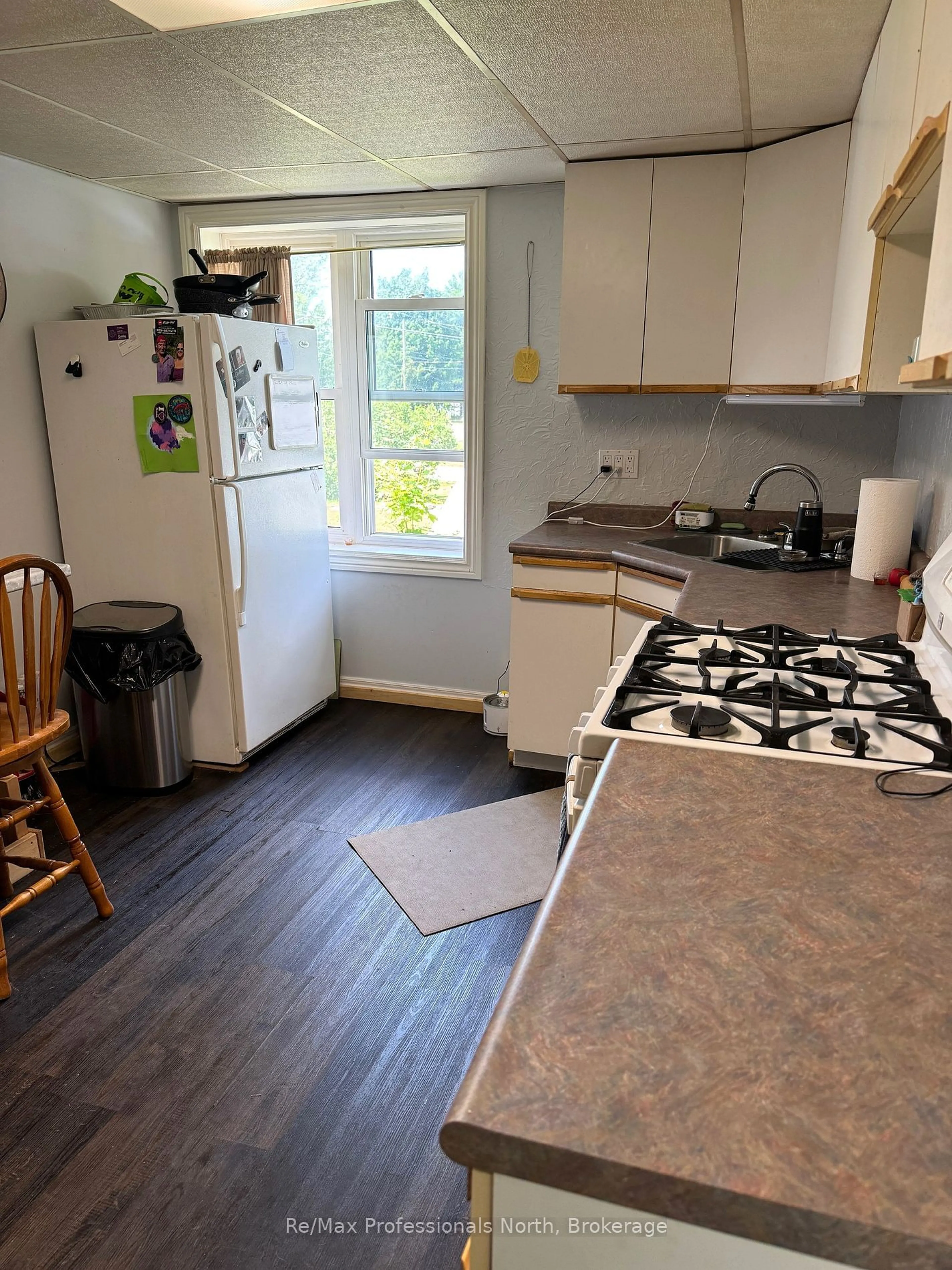 Standard kitchen, unknown for 930 FIRST St, Gravenhurst Ontario P1P 1K3