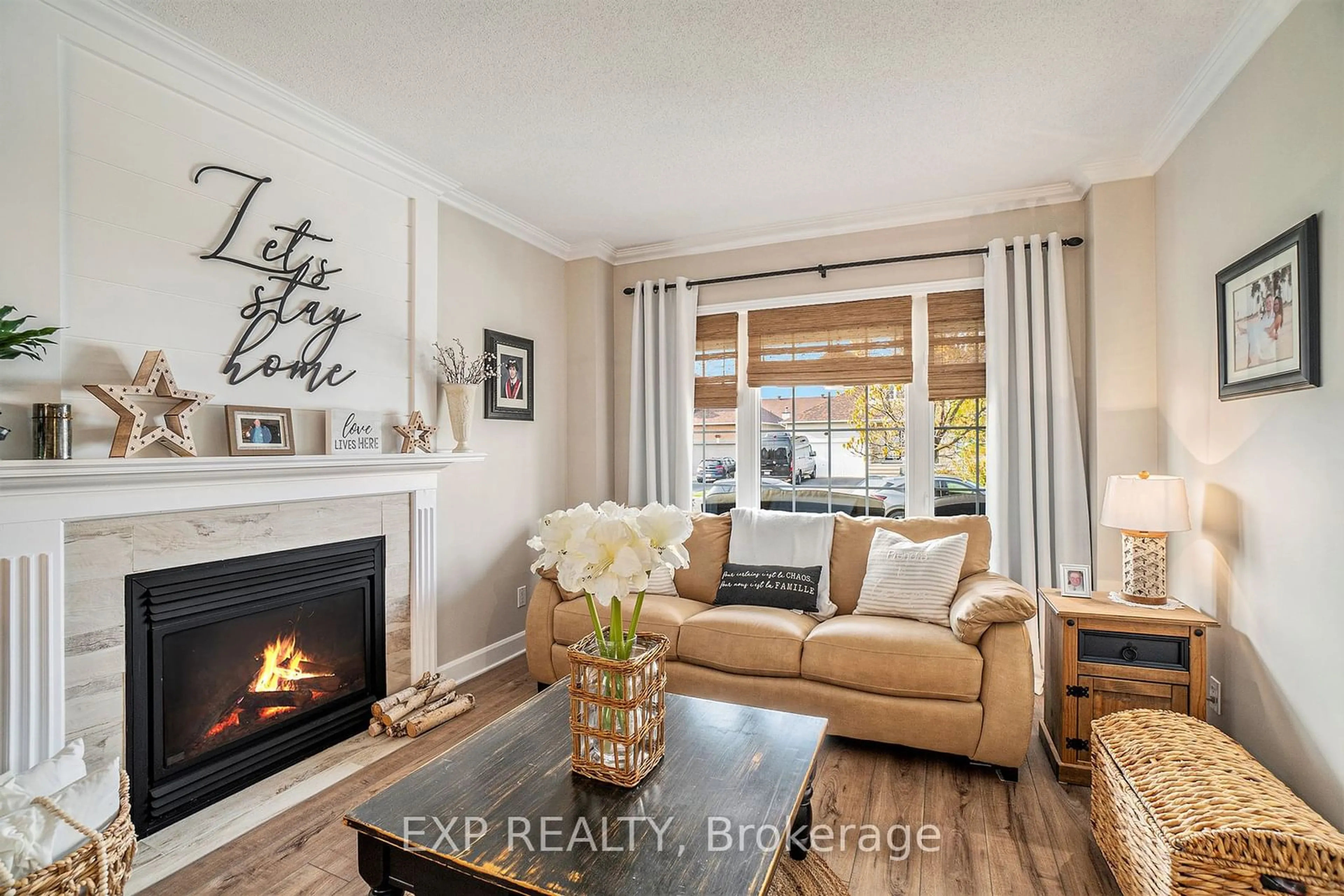 Living room with furniture, wood/laminate floor for 108 Lamadeleine Blvd, Russell Ontario K0A 1W0