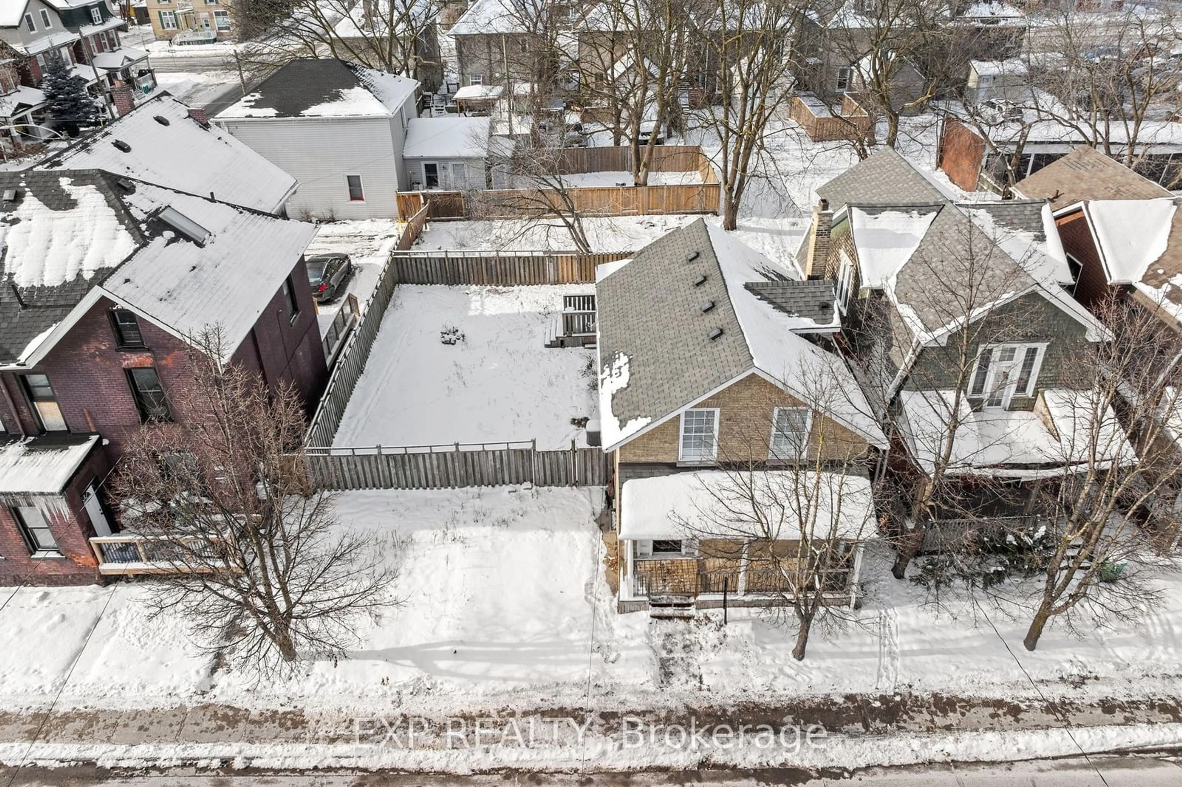 A pic from outside/outdoor area/front of a property/back of a property/a pic from drone, street for 209 Rubidge St, Peterborough Ontario K9J 3N9