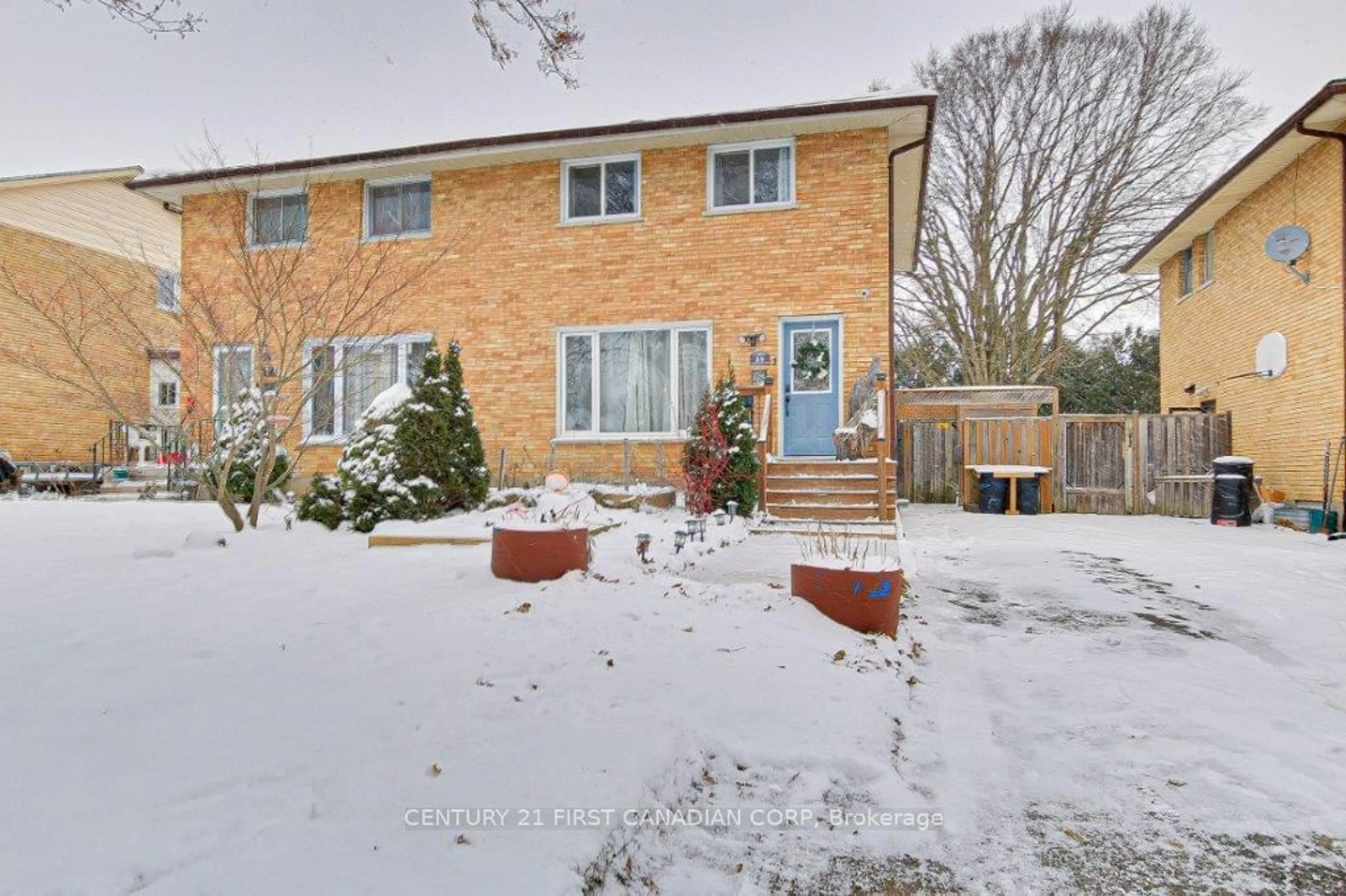 A pic from outside/outdoor area/front of a property/back of a property/a pic from drone, street for 14 Madeira Dr, London Ontario N5V 2M2