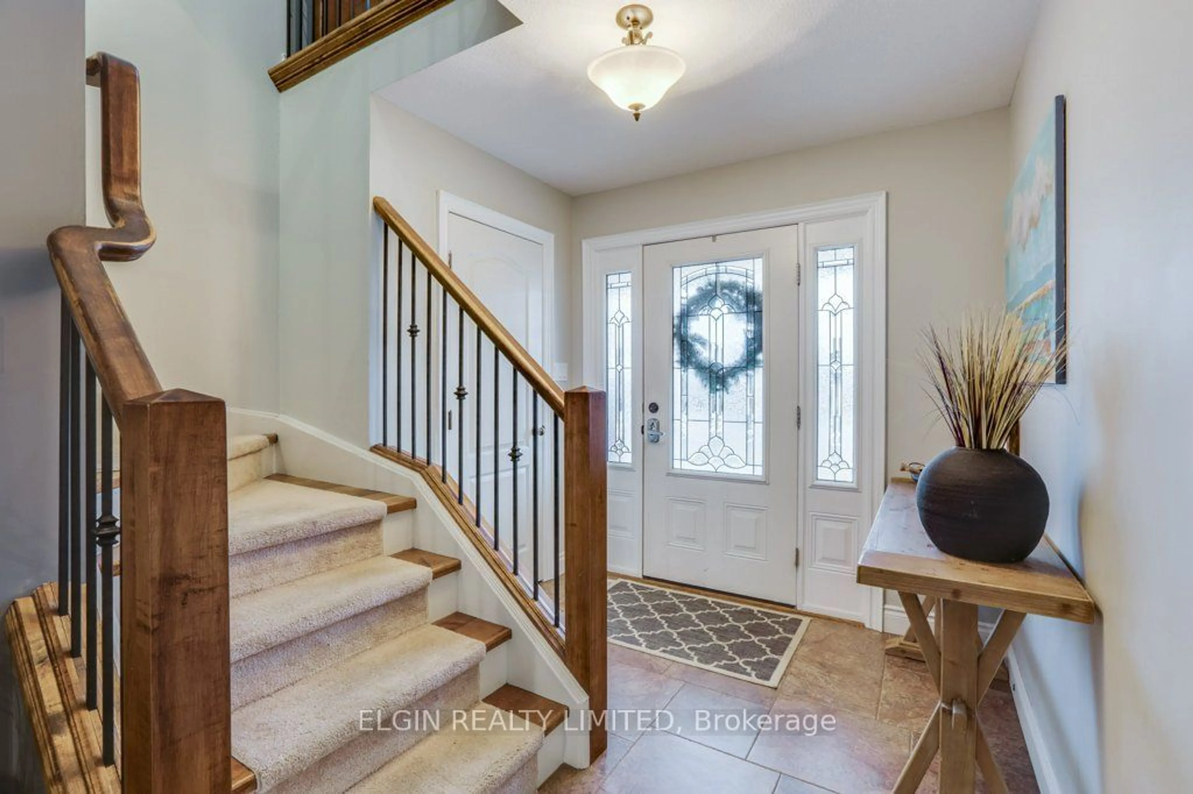 Indoor entryway for 23 Hagerman Cres, St. Thomas Ontario N5R 6M2