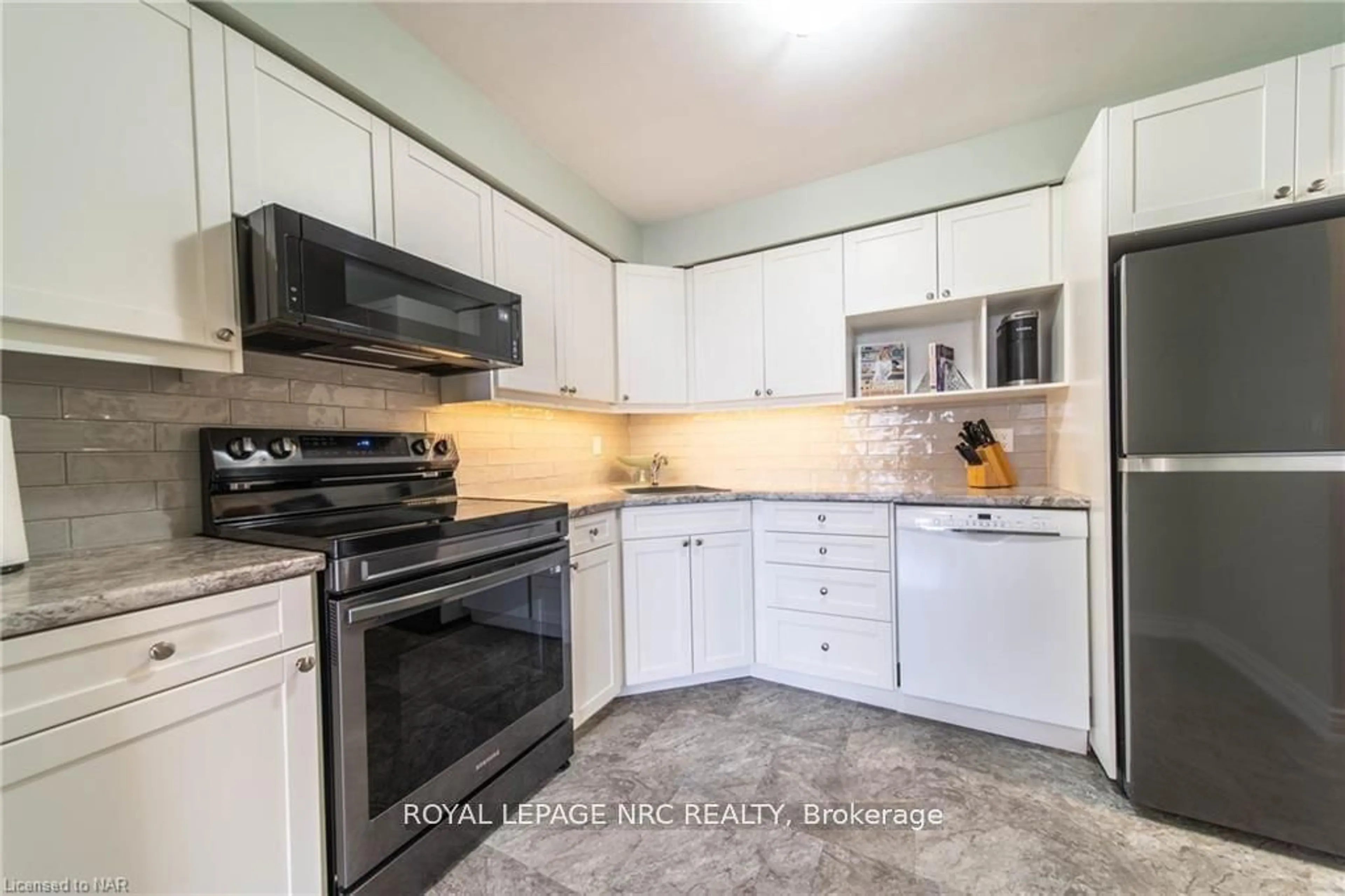 Standard kitchen, ceramic/tile floor for 162 Martindale Rd #301, St. Catharines Ontario L2S 3S4