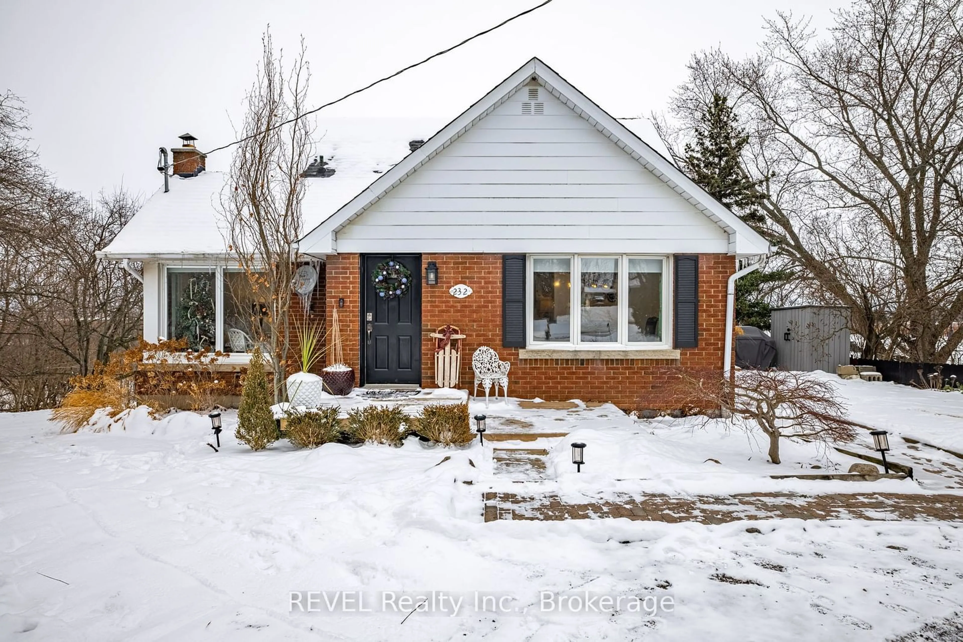 Home with brick exterior material, street for 232 Queenston Rd, Niagara-on-the-Lake Ontario L0S 1J0