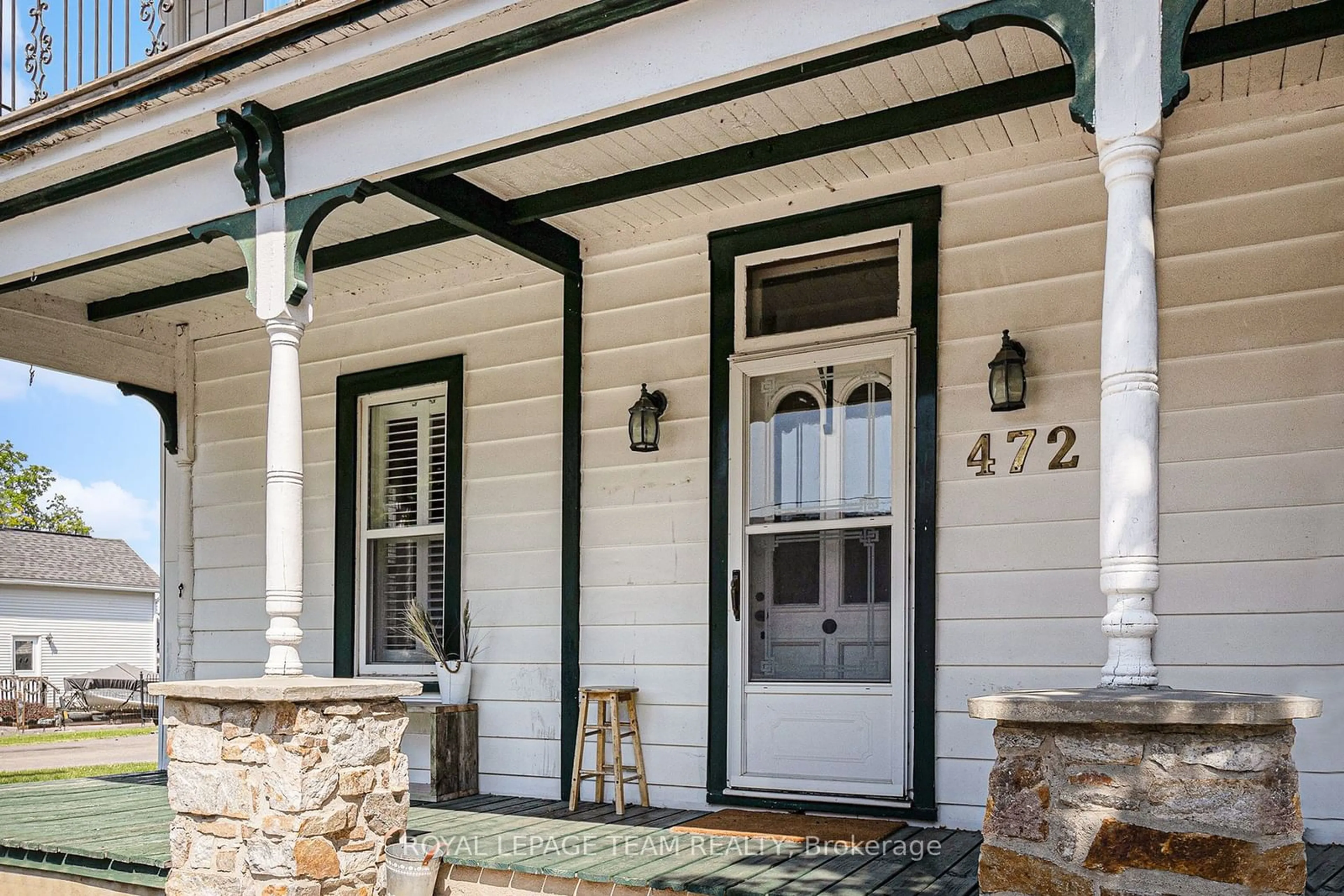 Indoor entryway for 472 FRED St, North Dundas Ontario K0C 2K0