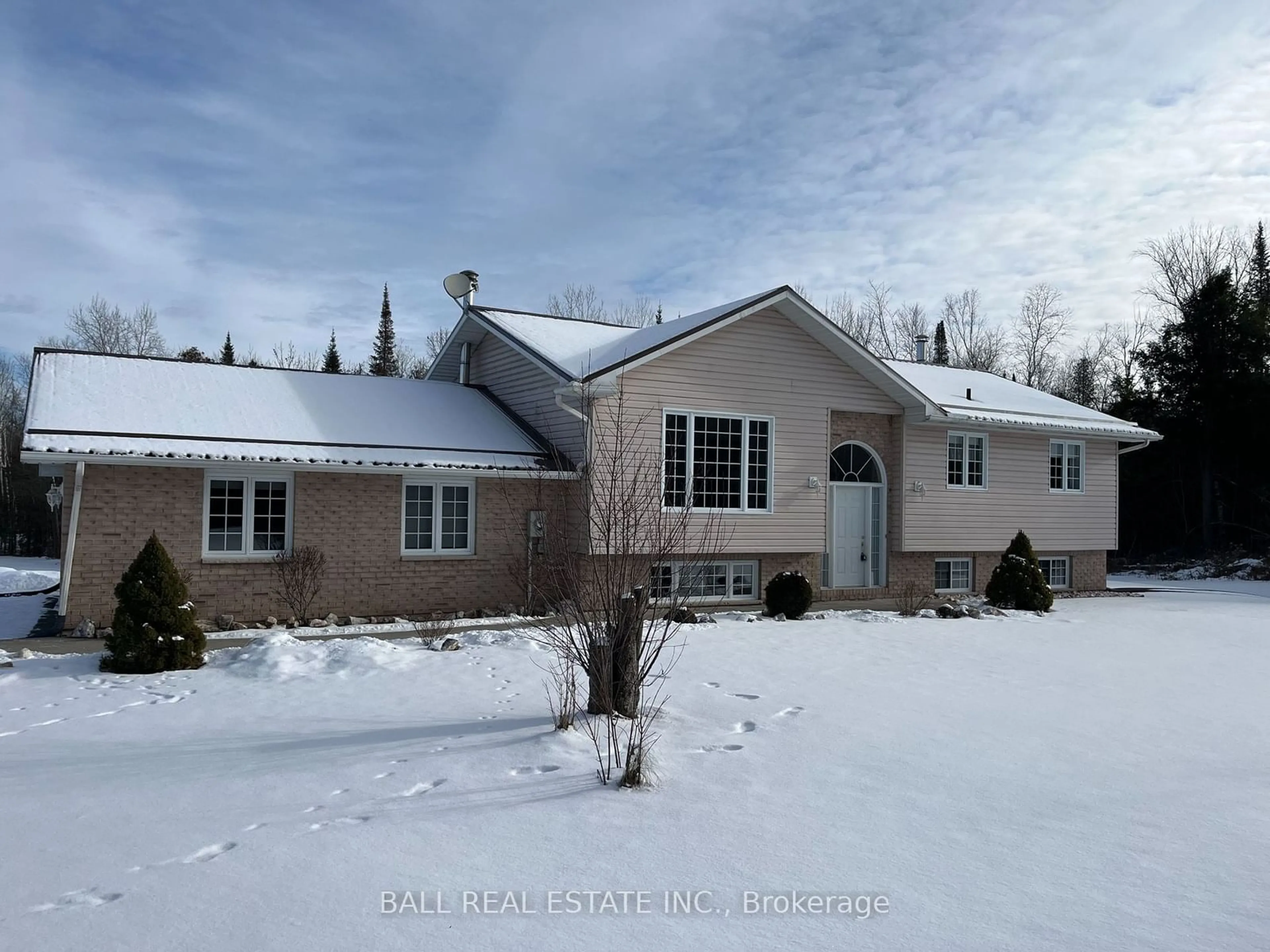 A pic from outside/outdoor area/front of a property/back of a property/a pic from drone, unknown for 1907 County Rd 46, Havelock-Belmont-Methuen Ontario K0L 1Z0