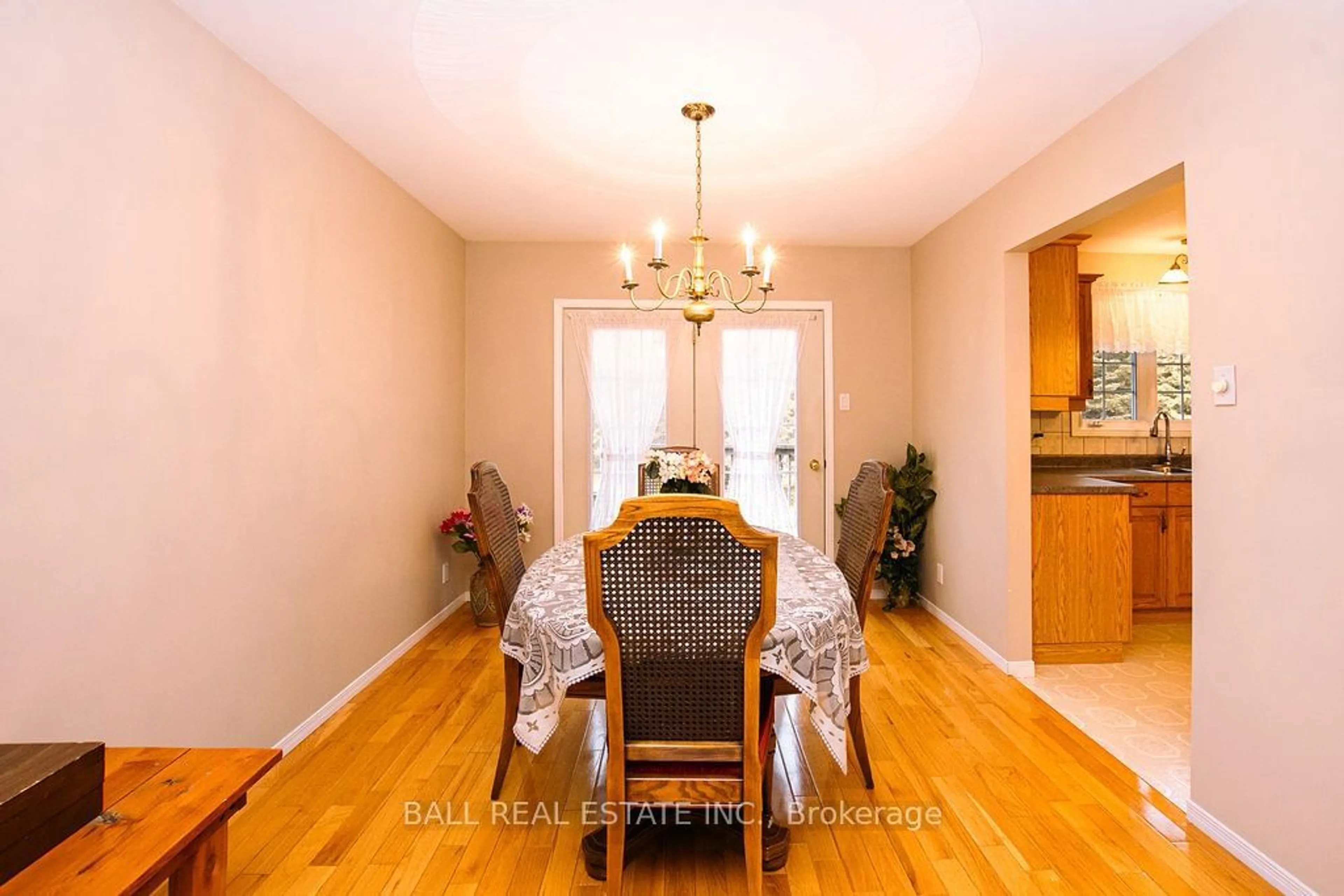 Dining room, wood/laminate floor for 1907 County Rd 46, Havelock-Belmont-Methuen Ontario K0L 1Z0