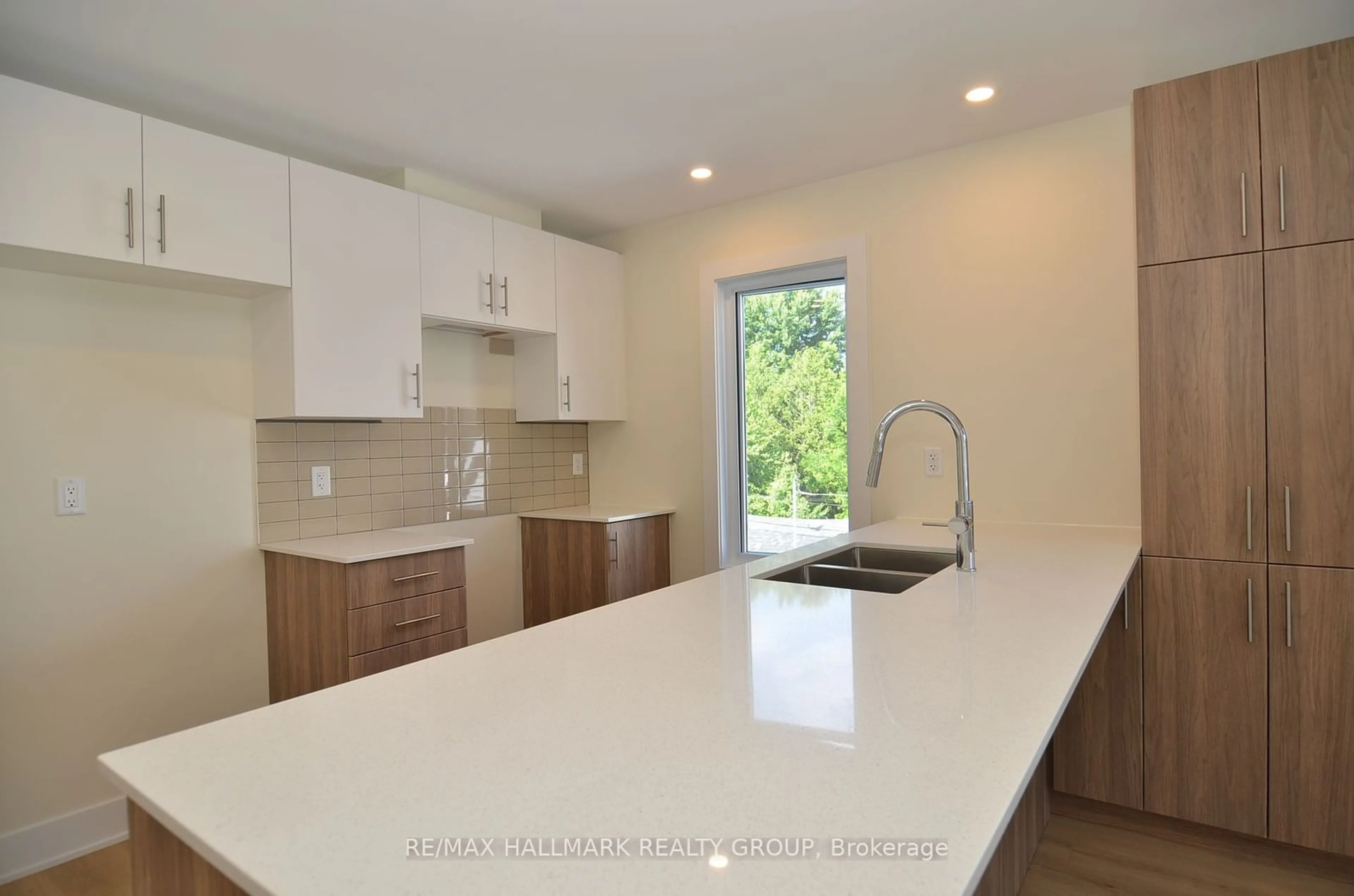 Open concept kitchen, unknown for 183 Columbus Ave, Overbook - Castleheights and Area Ontario K1K 1P7