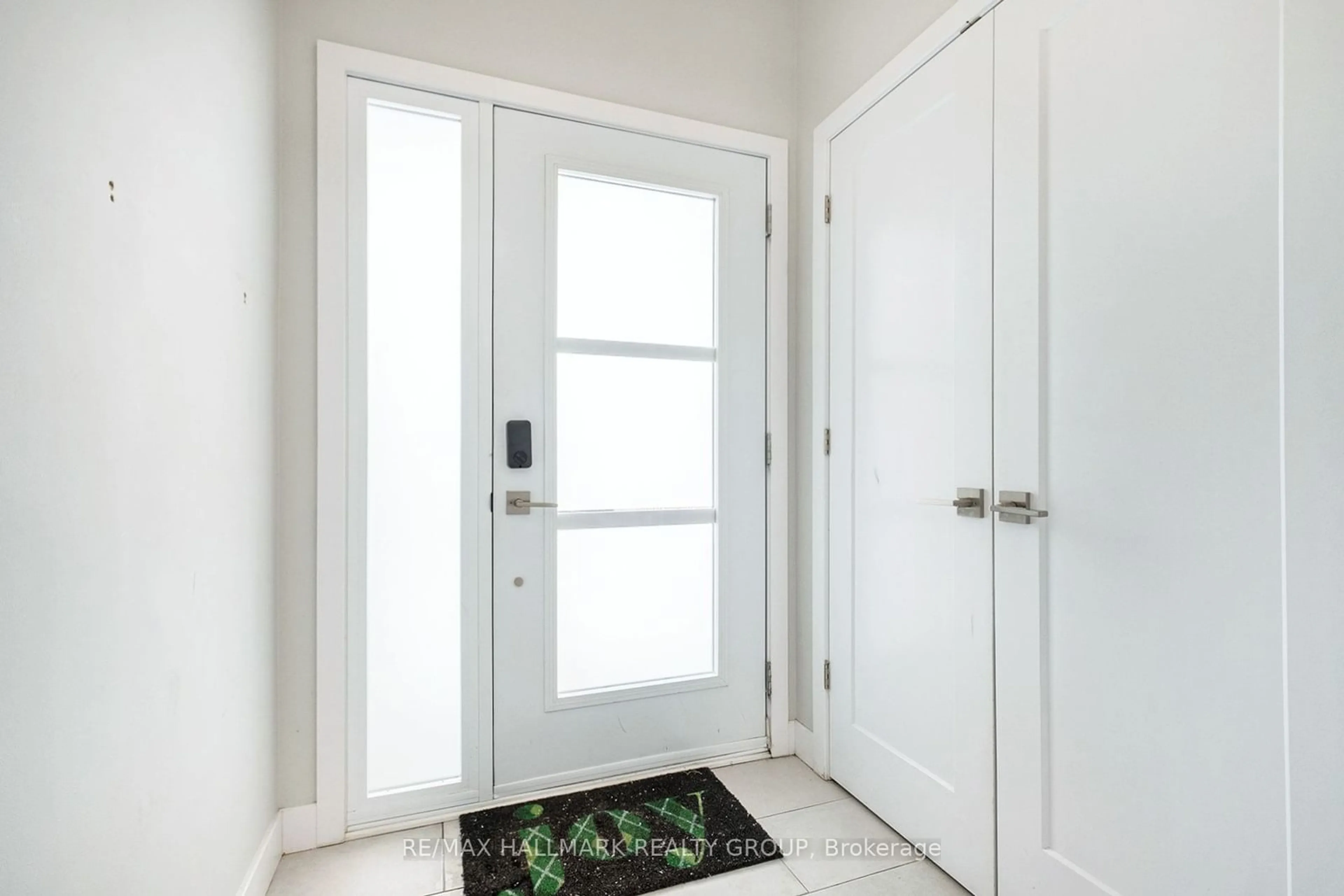 Indoor entryway for 3 Flagstone Private Lane #c, North Stormont Ontario K0A 1R0