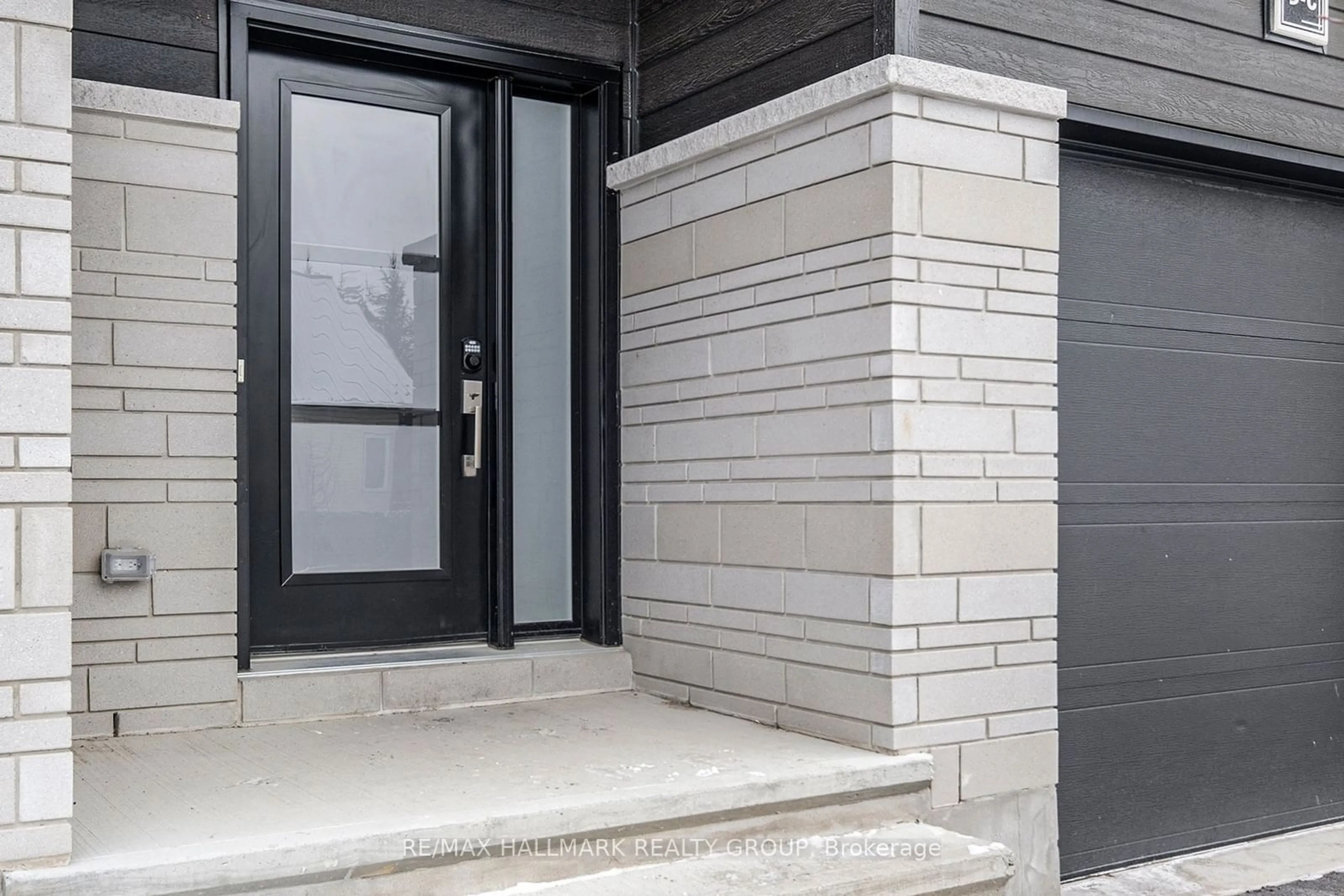 Indoor entryway for 3 Flagstone Private Lane #c, North Stormont Ontario K0A 1R0