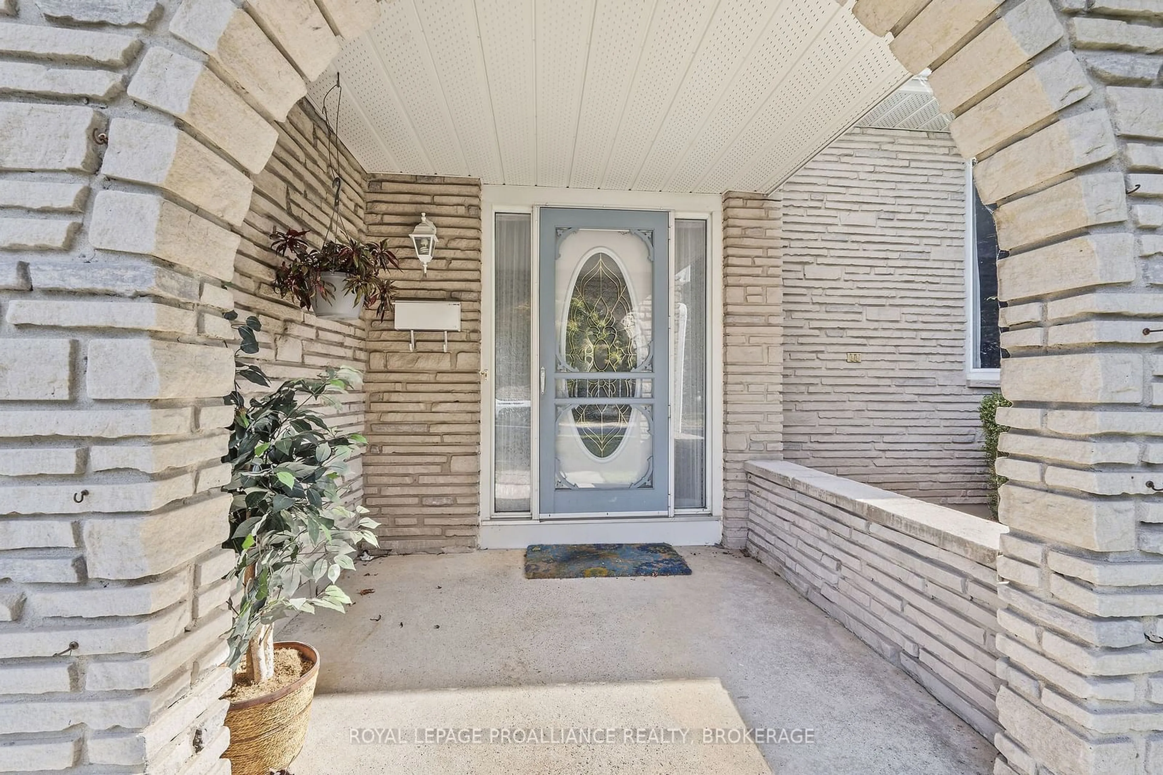 Indoor entryway for 616 Pimlico Pl, Kingston Ontario K7M 5T8