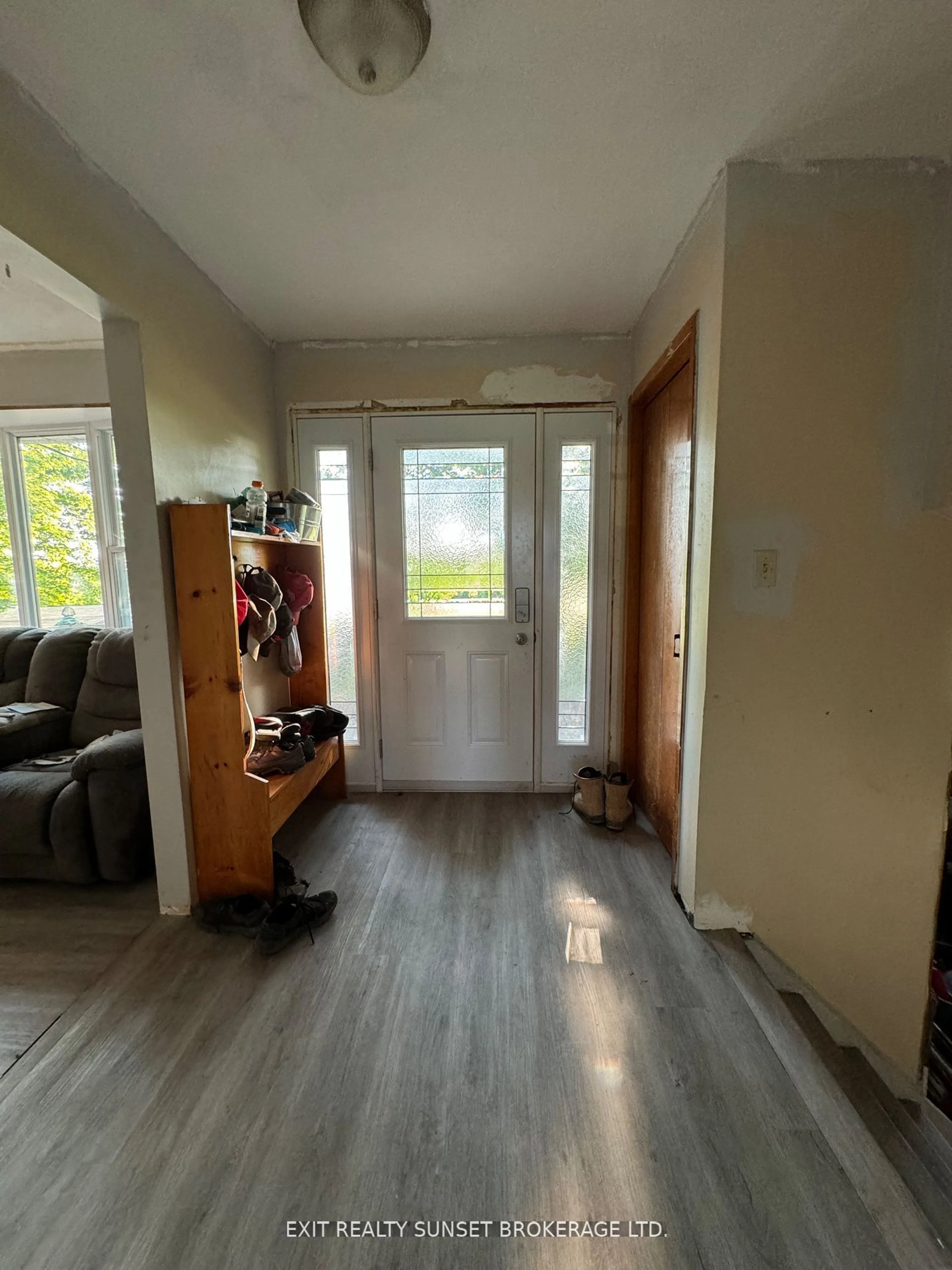 Indoor entryway for 113 Anderson Dr, Kawartha Lakes Ontario K0M 1G0