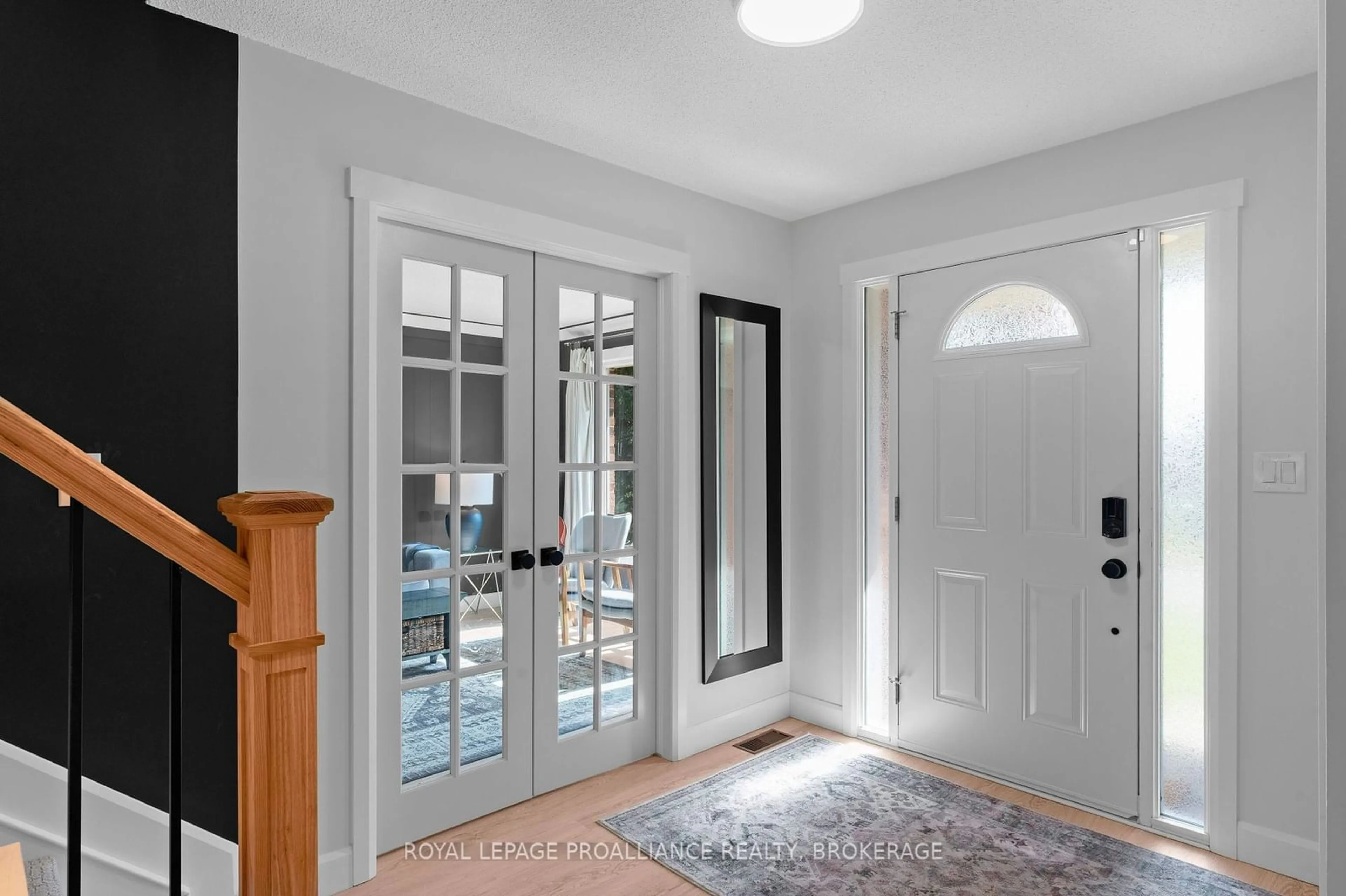 Indoor entryway for 1220 Humberside Dr, Kingston Ontario K7P 2P3