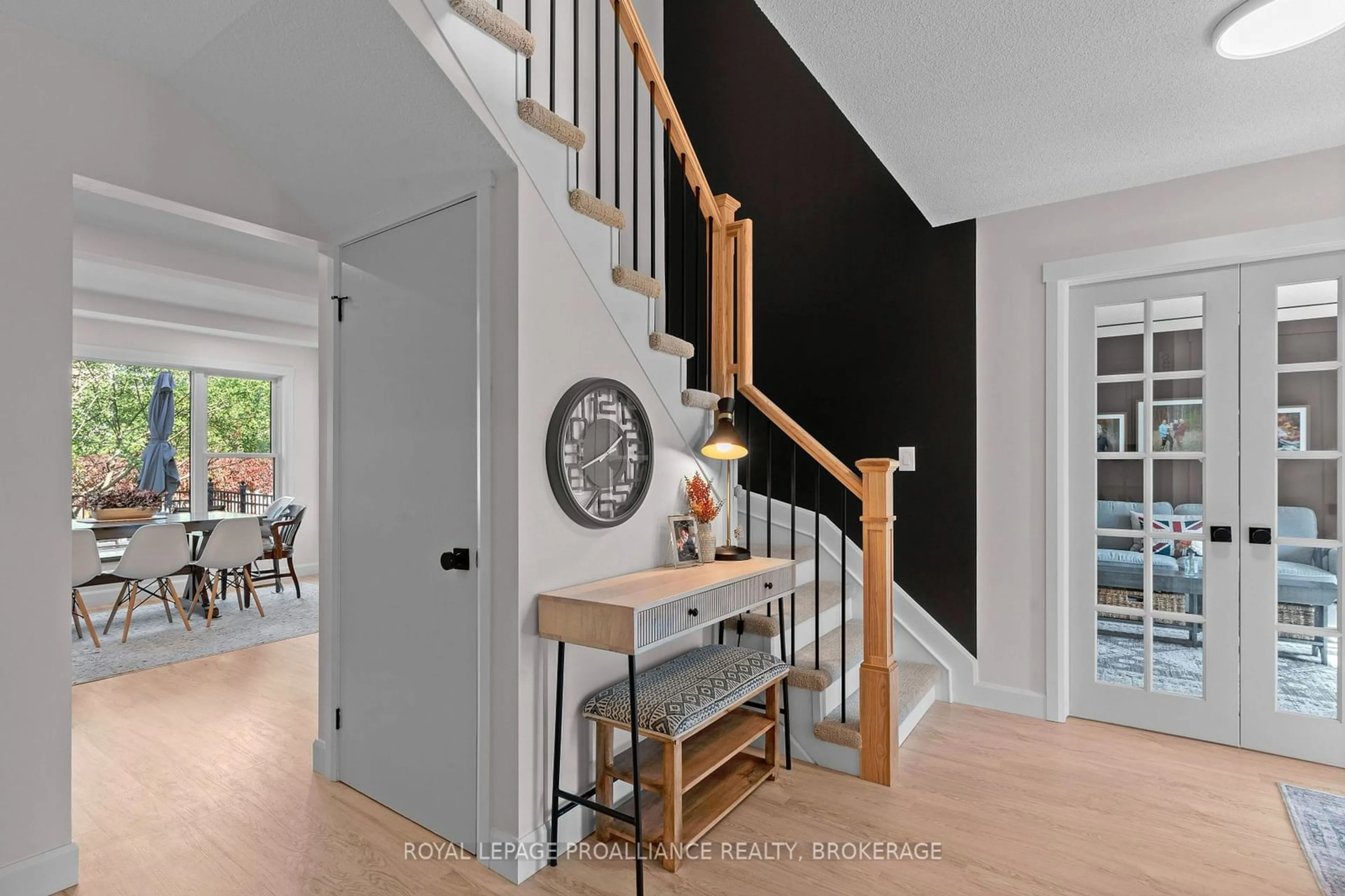 Indoor entryway for 1220 Humberside Dr, Kingston Ontario K7P 2P3