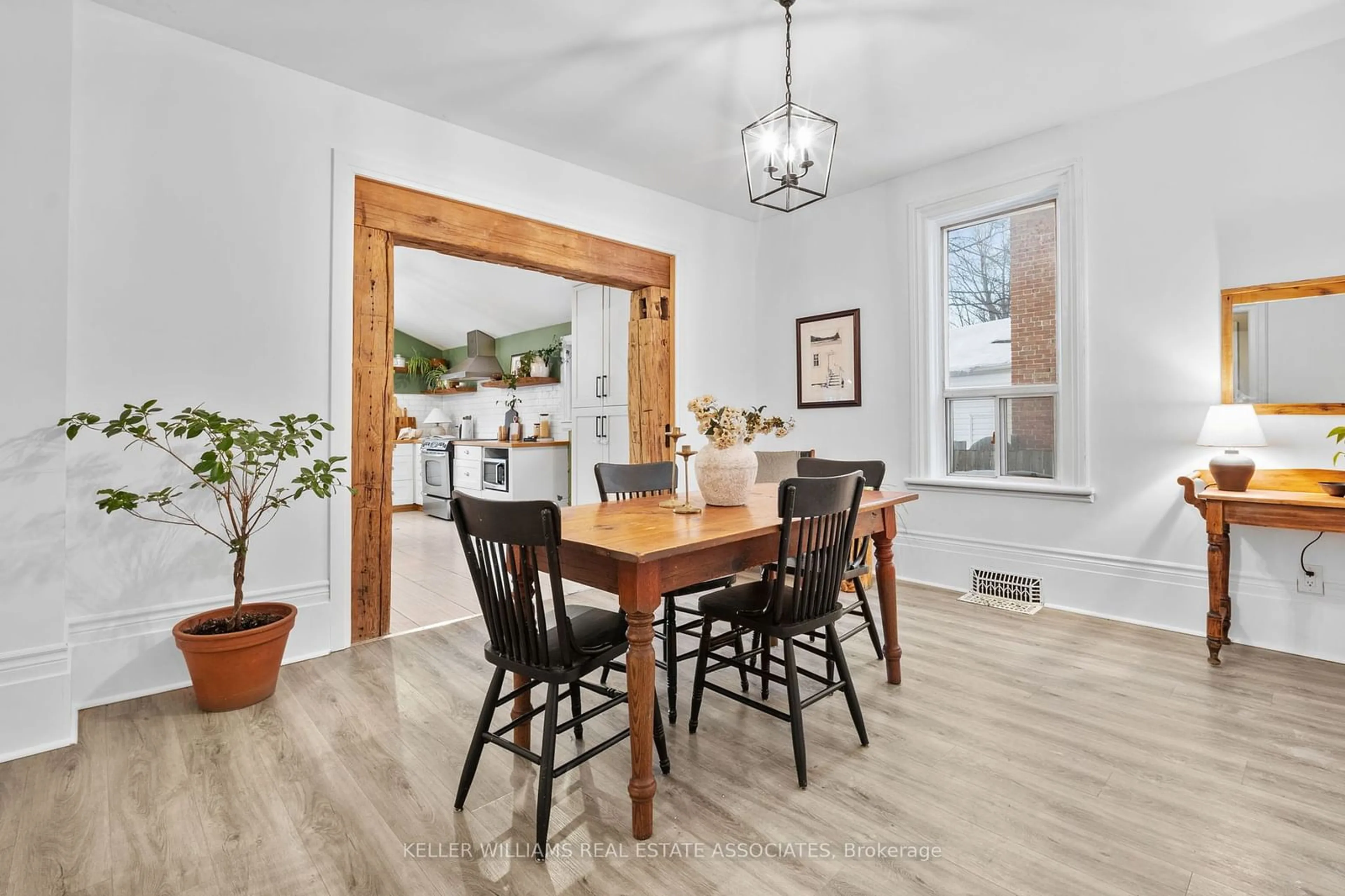 Dining room, wood/laminate floor for 31 Sussex St, Kawartha Lakes Ontario K9V 3E7