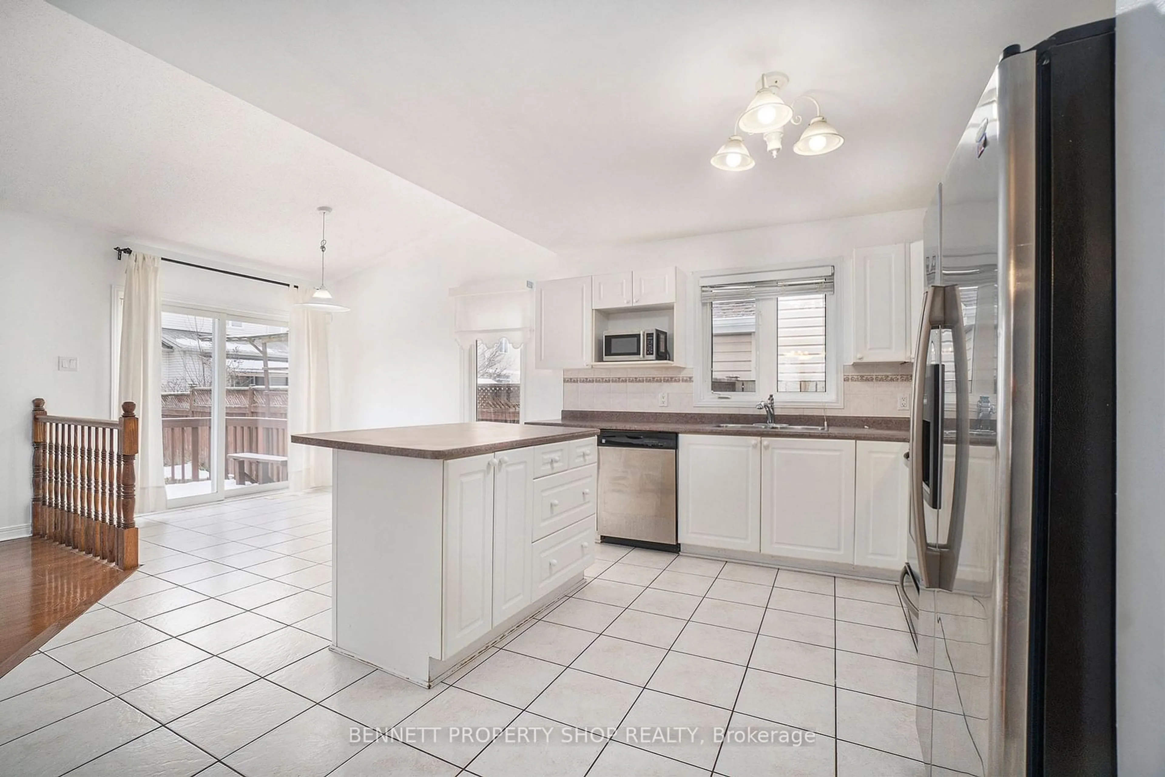 Open concept kitchen, ceramic/tile floor for 14 Craighall Circ, Hunt Club - South Keys and Area Ontario K1T 4B4