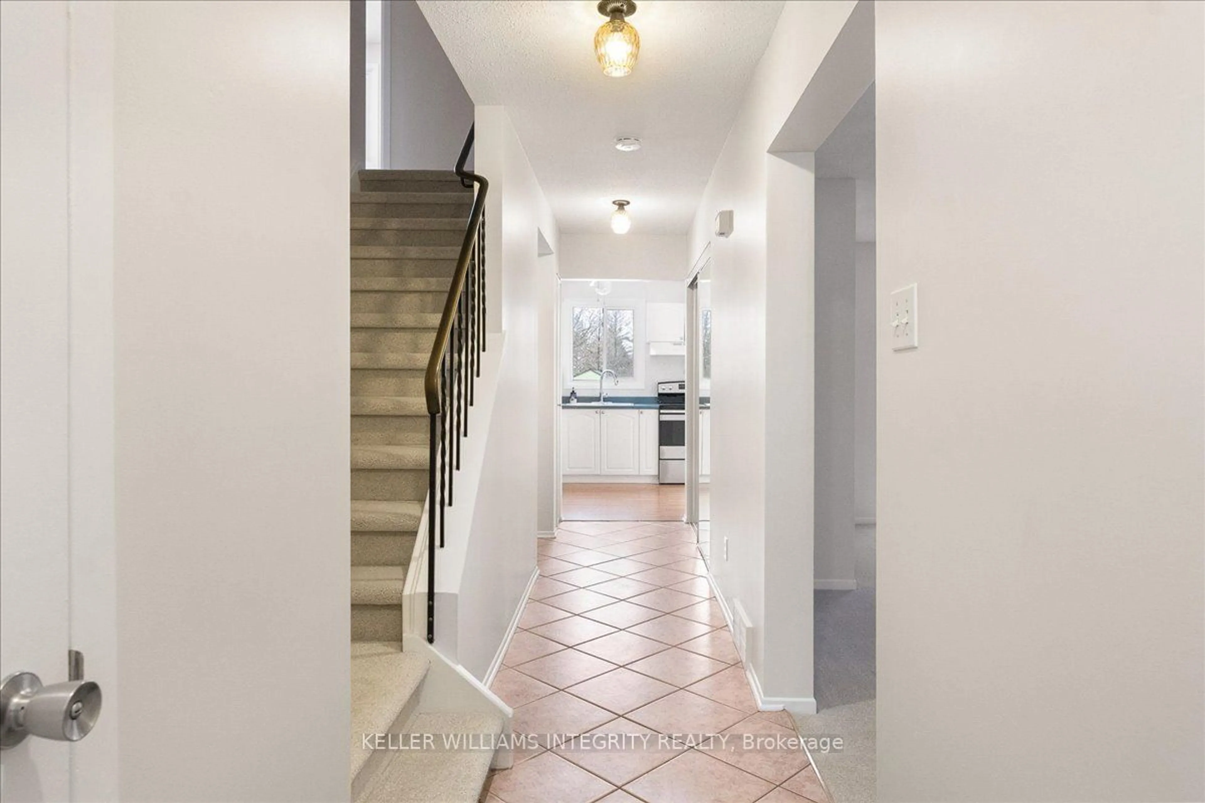 Indoor entryway for 6244 Paddler Way, Orleans - Convent Glen and Area Ontario K1C 2E7