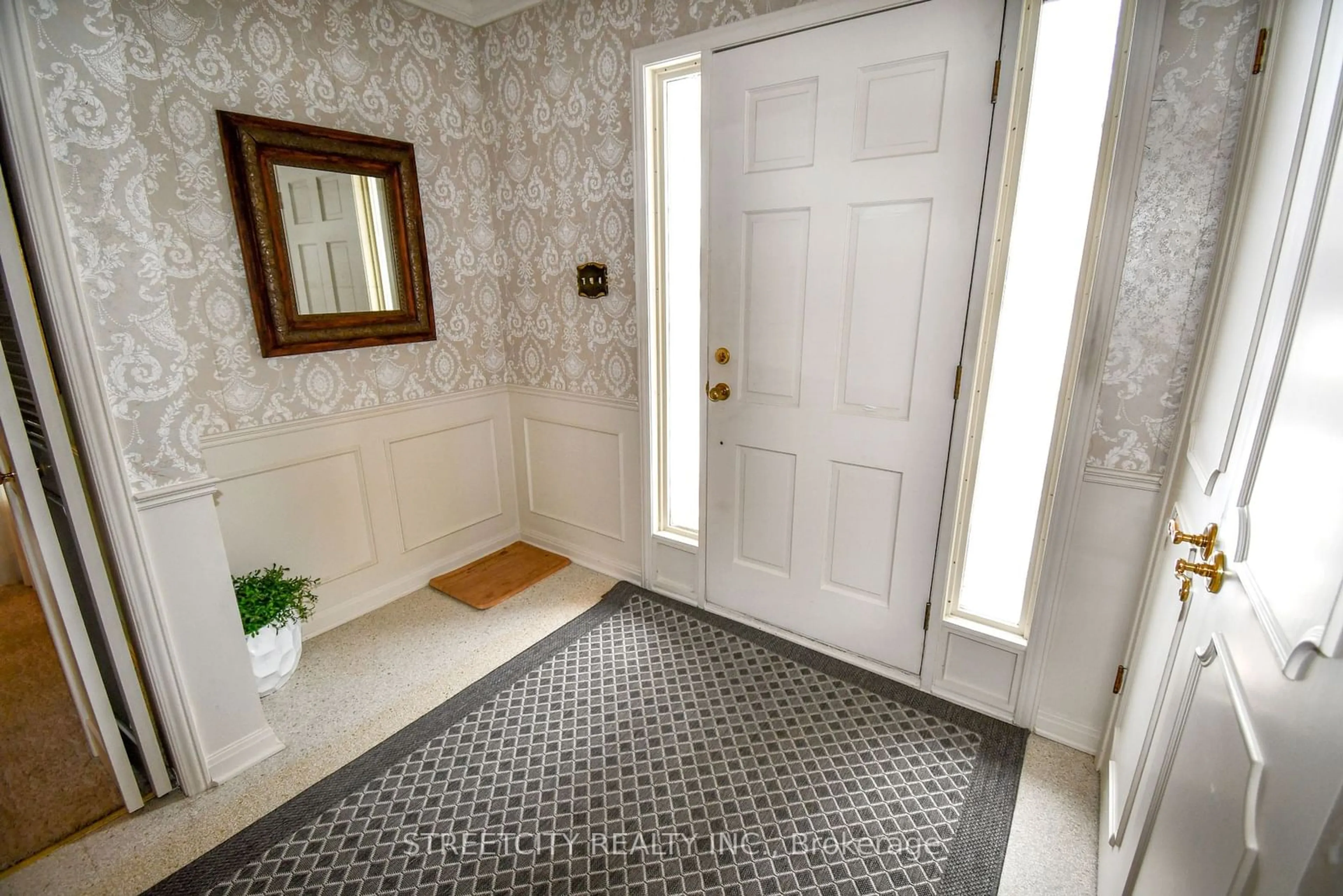 Indoor entryway for 454 Village Green Ave, London Ontario N6J 1Y9