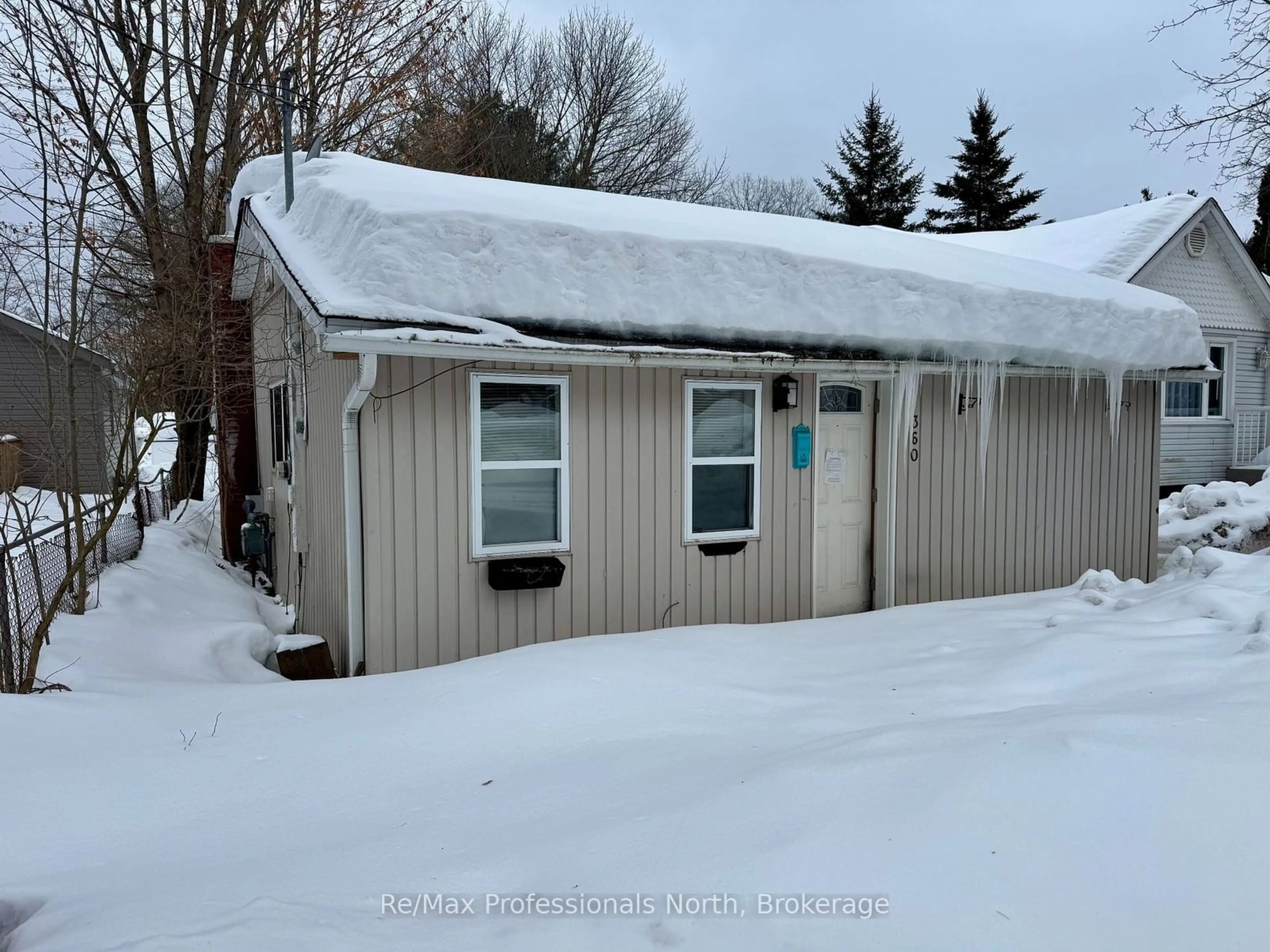 Shed for 360 MUSKOKA BEACH Rd, Gravenhurst Ontario P1P 1M6