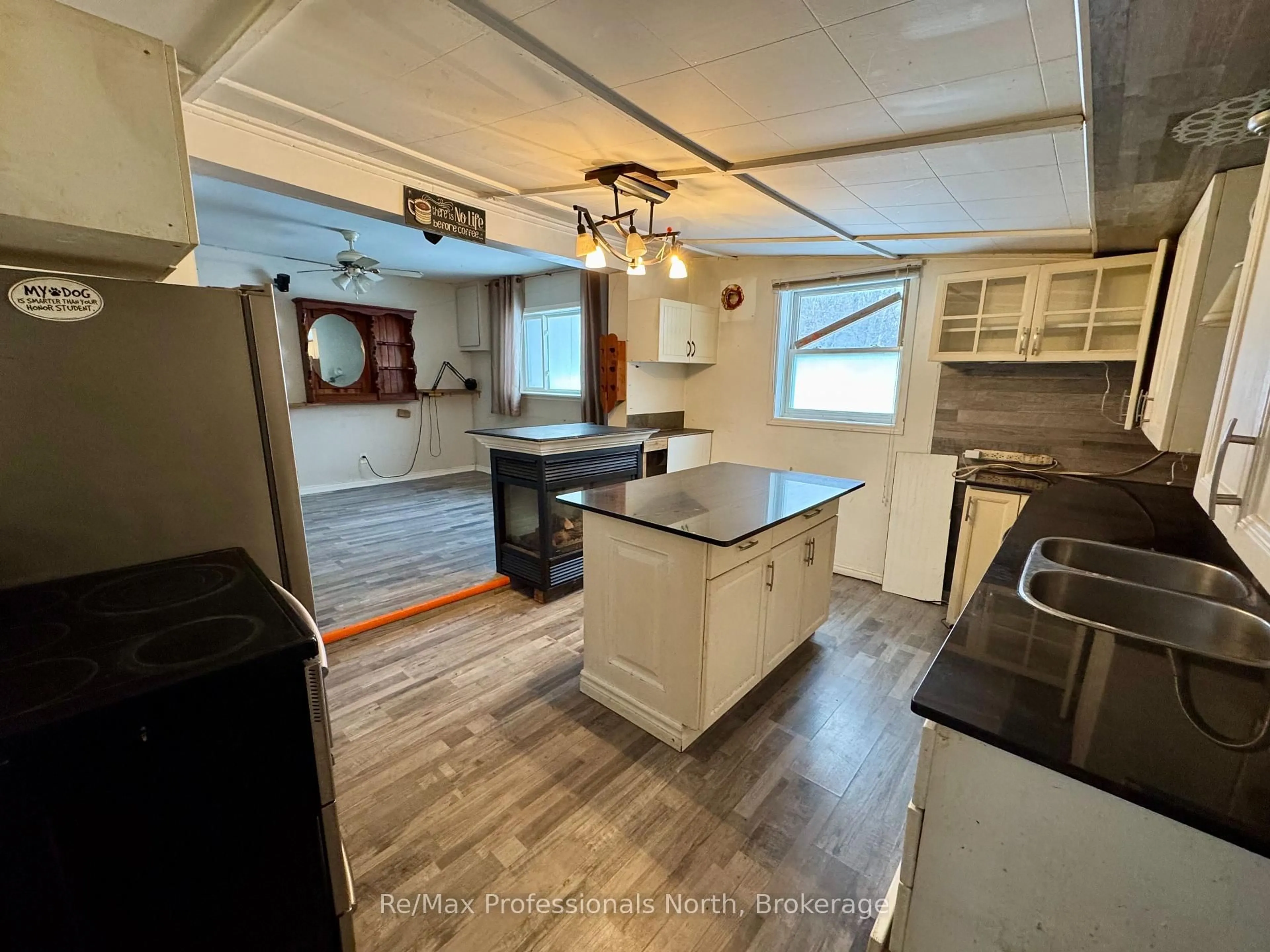 Open concept kitchen, unknown for 360 MUSKOKA BEACH Rd, Gravenhurst Ontario P1P 1M6